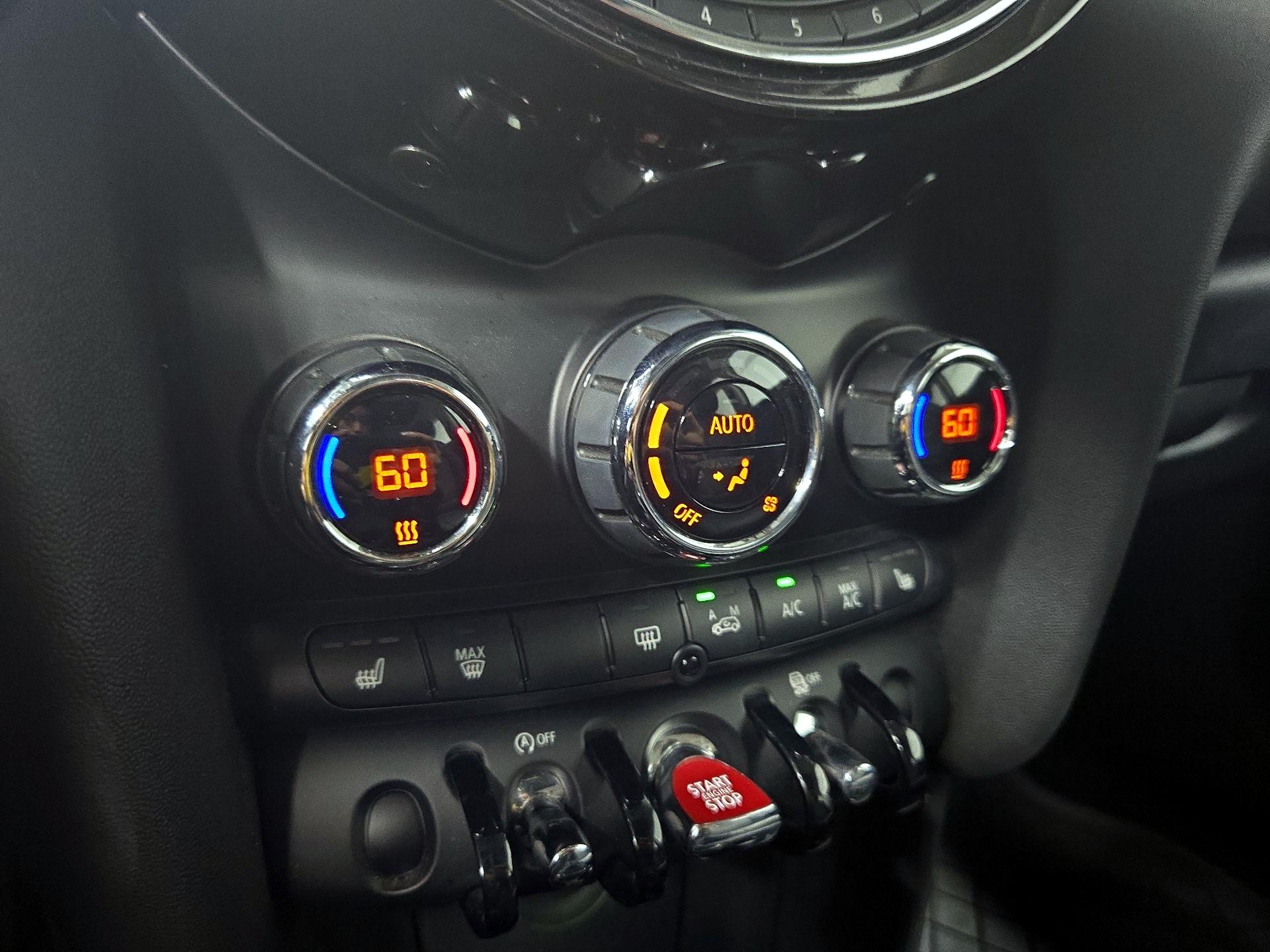 Thumbnail: 2015 MINI Cooper Hardtop - 15