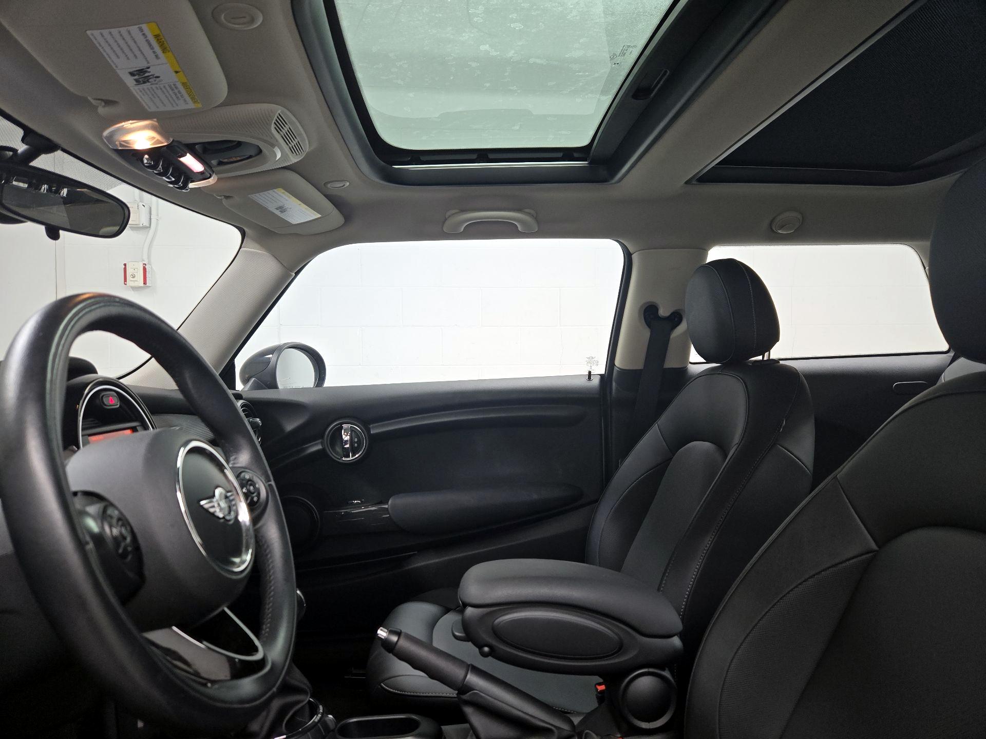Thumbnail: 2015 MINI Cooper Hardtop - 18