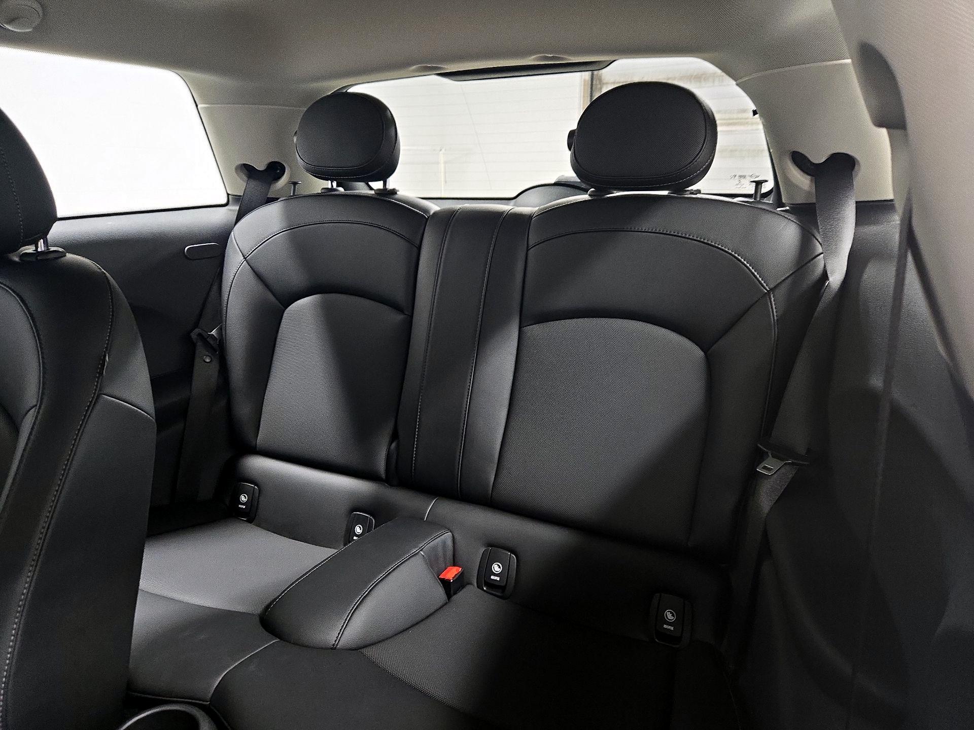 Thumbnail: 2015 MINI Cooper Hardtop - 19