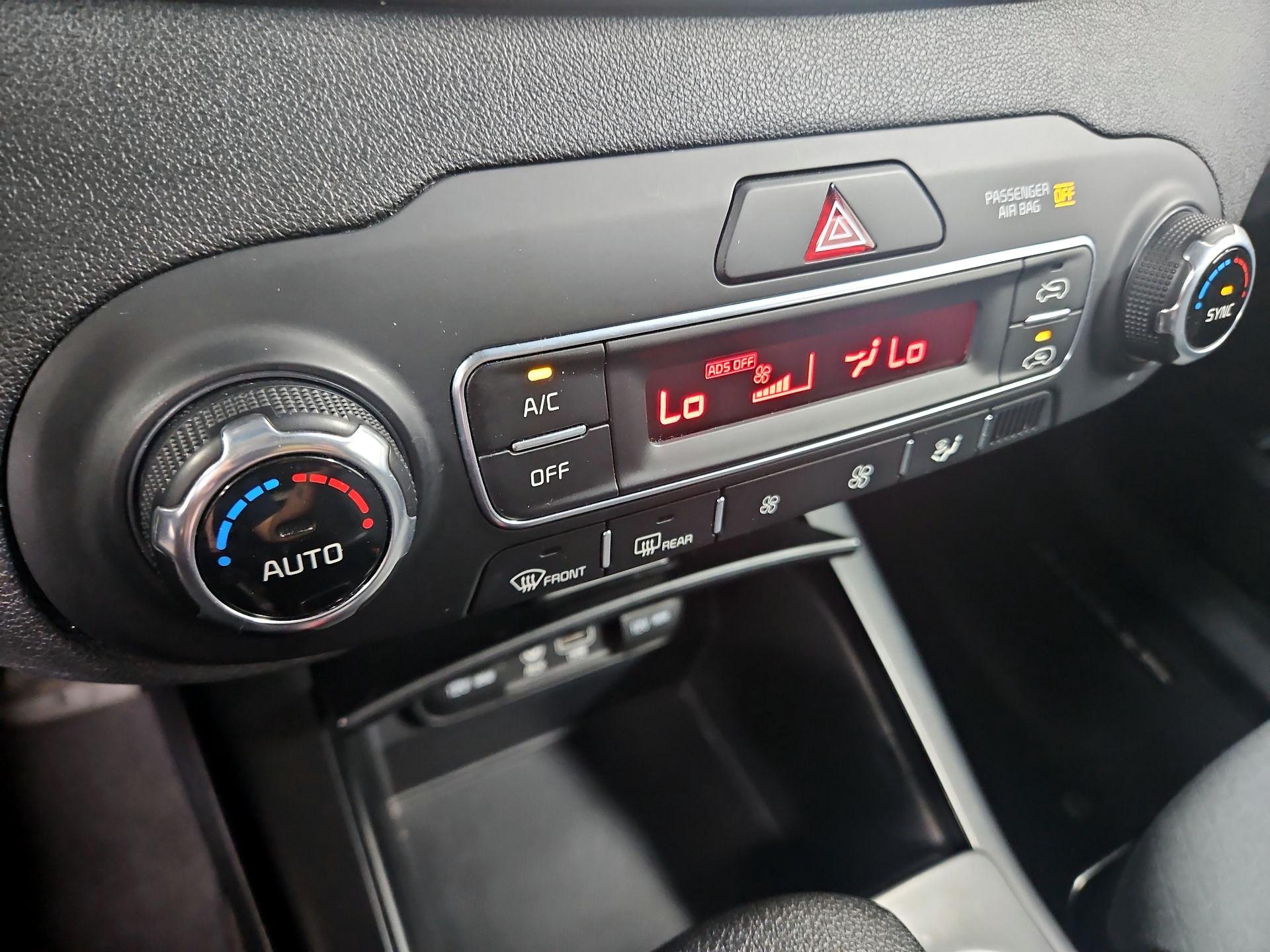 Thumbnail: 2019 Kia Sorento - 16
