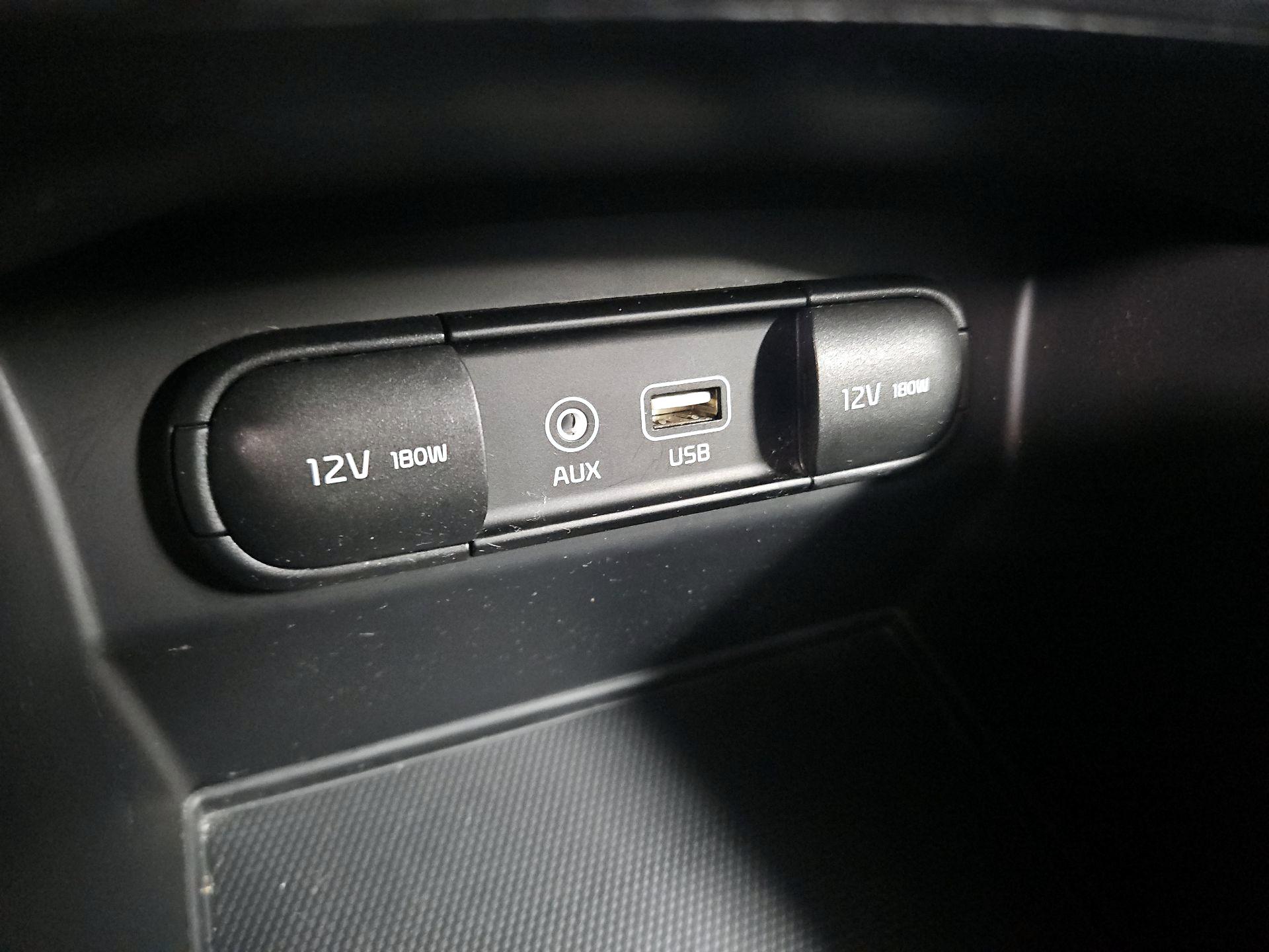 Thumbnail: 2019 Kia Sorento - 18