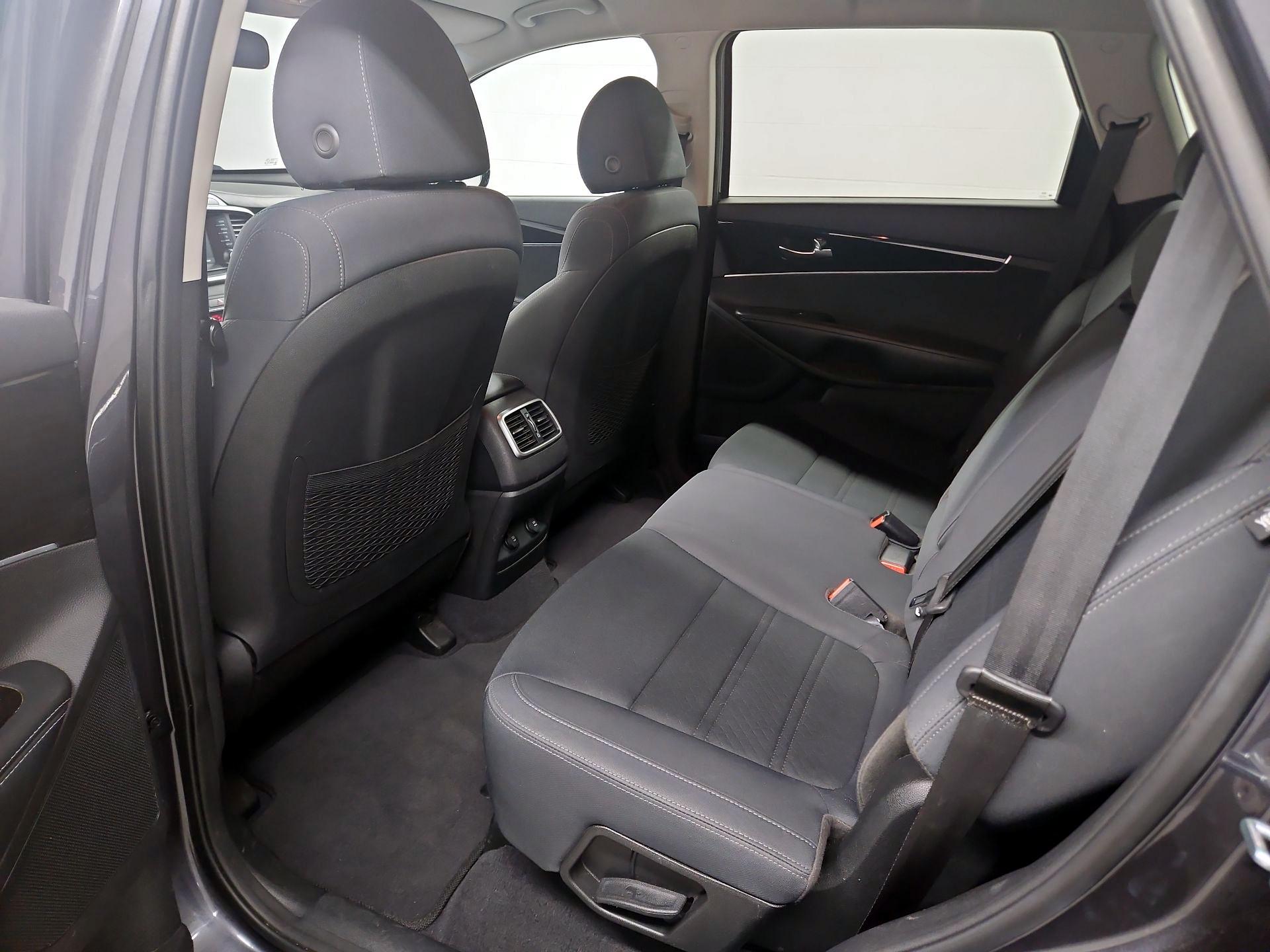 Thumbnail: 2019 Kia Sorento - 19