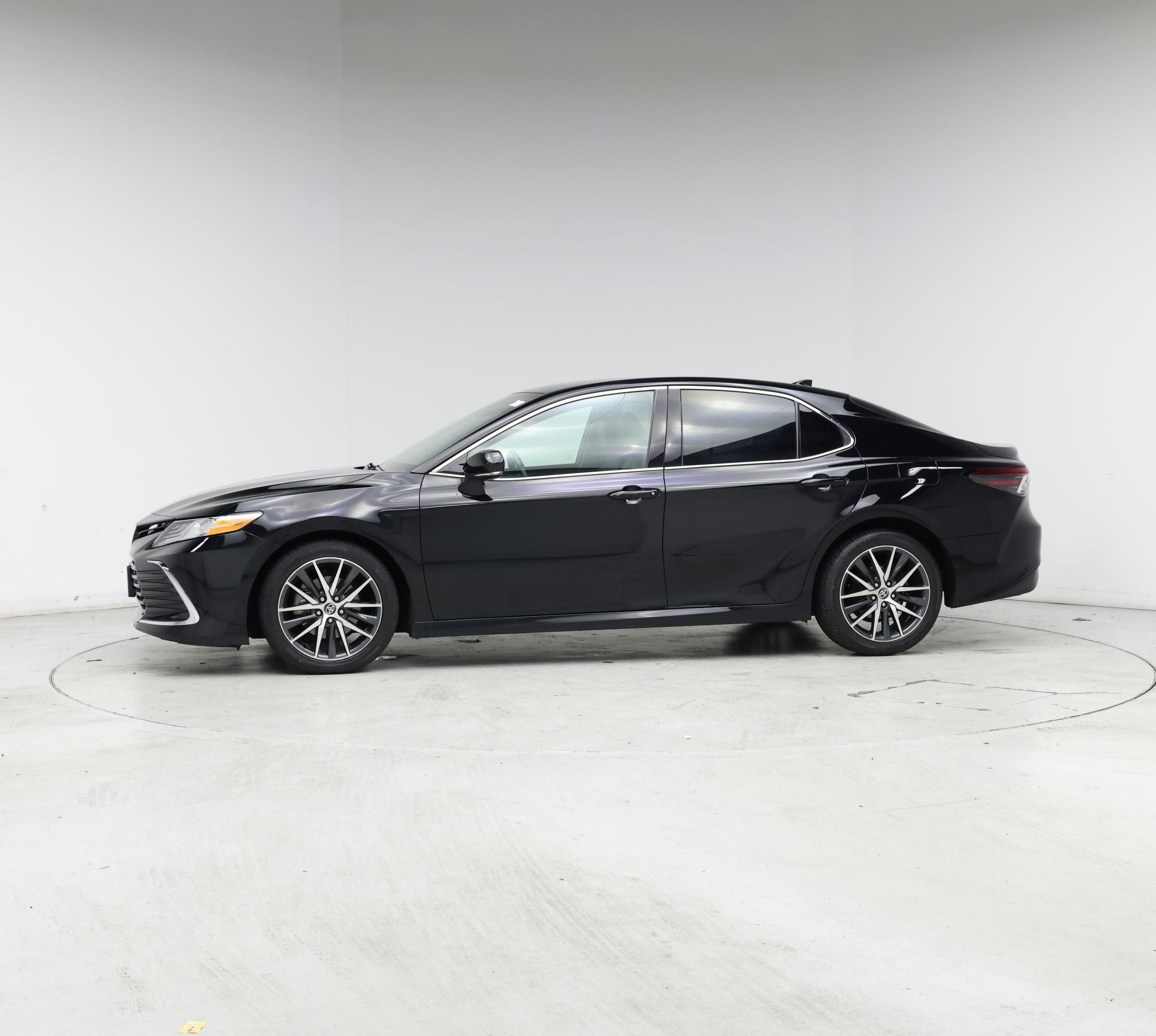 Thumbnail: 2021 Toyota Camry - 3