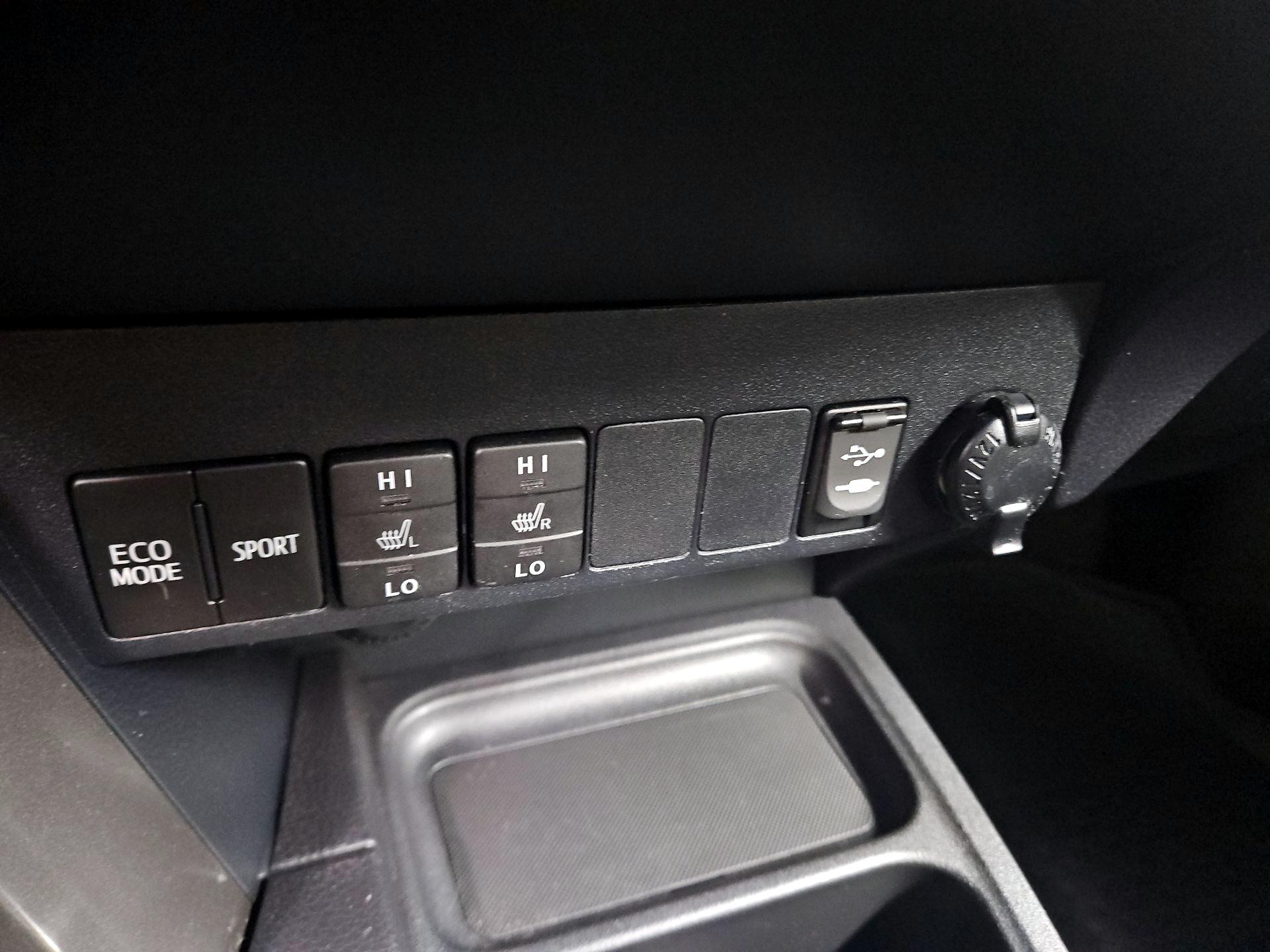 Thumbnail: 2017 Toyota RAV4 - 18