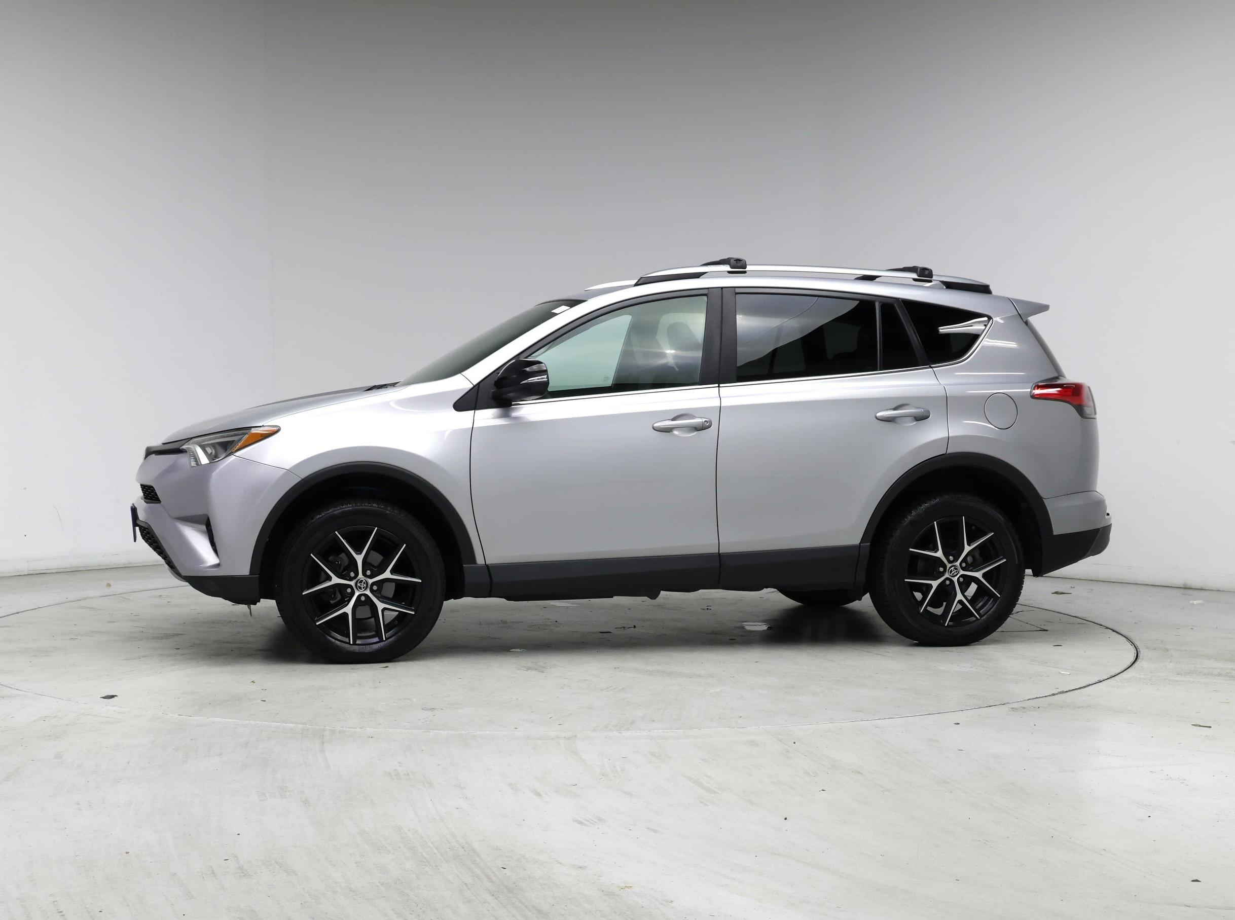 Thumbnail: 2017 Toyota RAV4 - 3