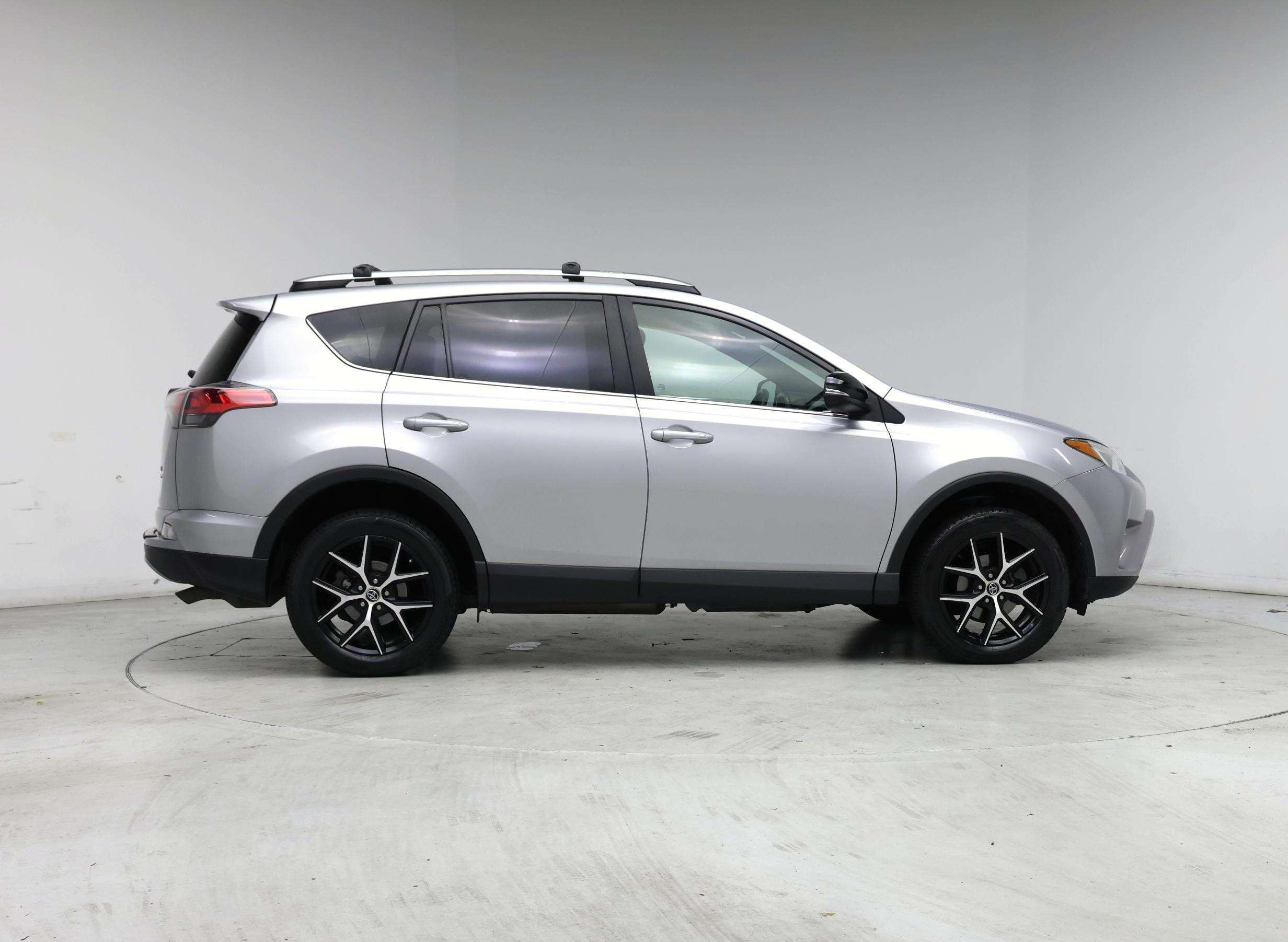 Thumbnail: 2017 Toyota RAV4 - 7