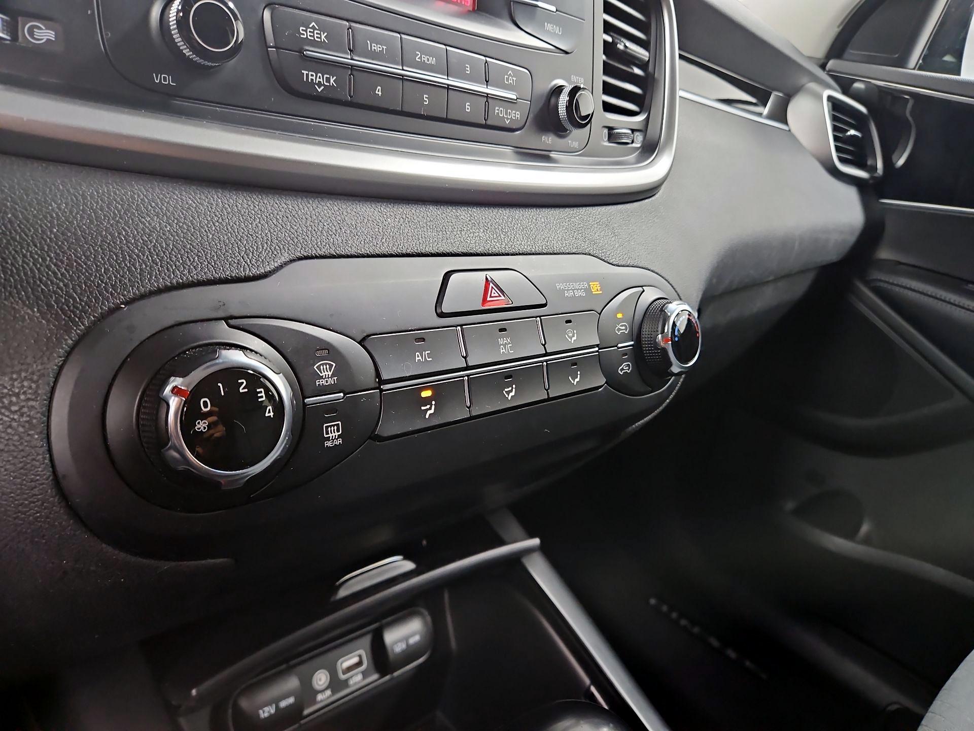 Thumbnail: 2017 Kia Sorento - 15