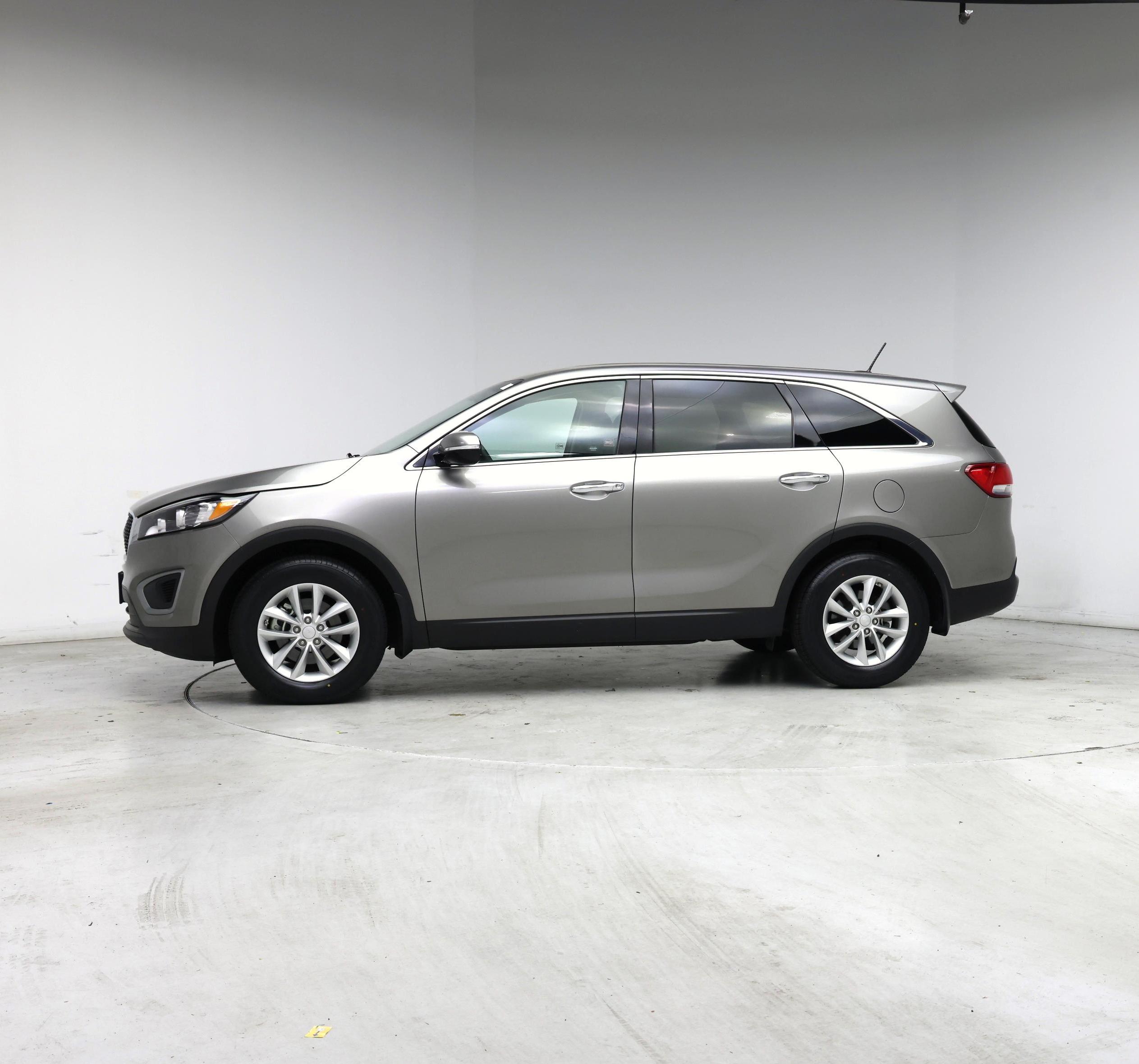 Thumbnail: 2017 Kia Sorento - 3