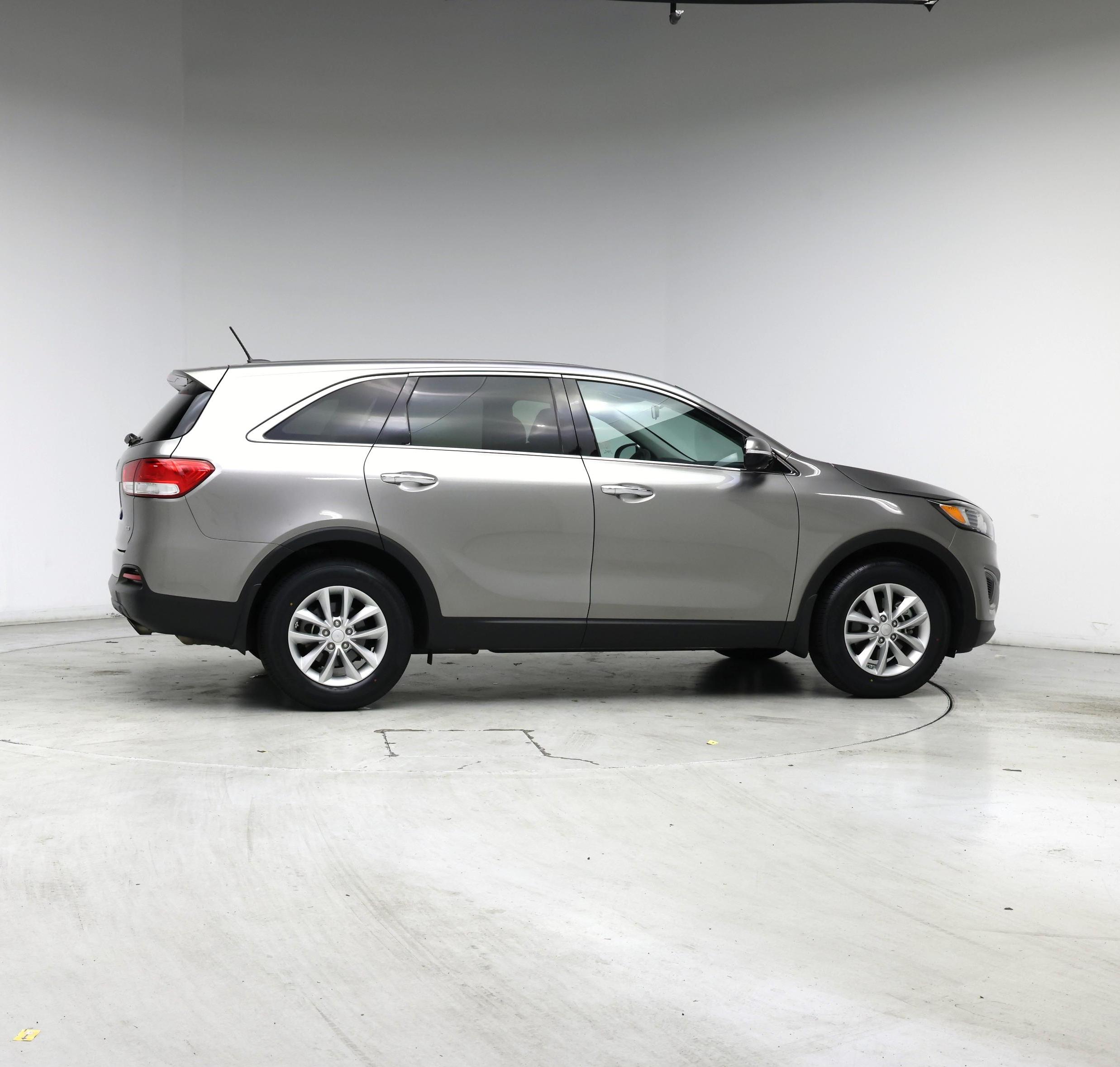 Thumbnail: 2017 Kia Sorento - 7