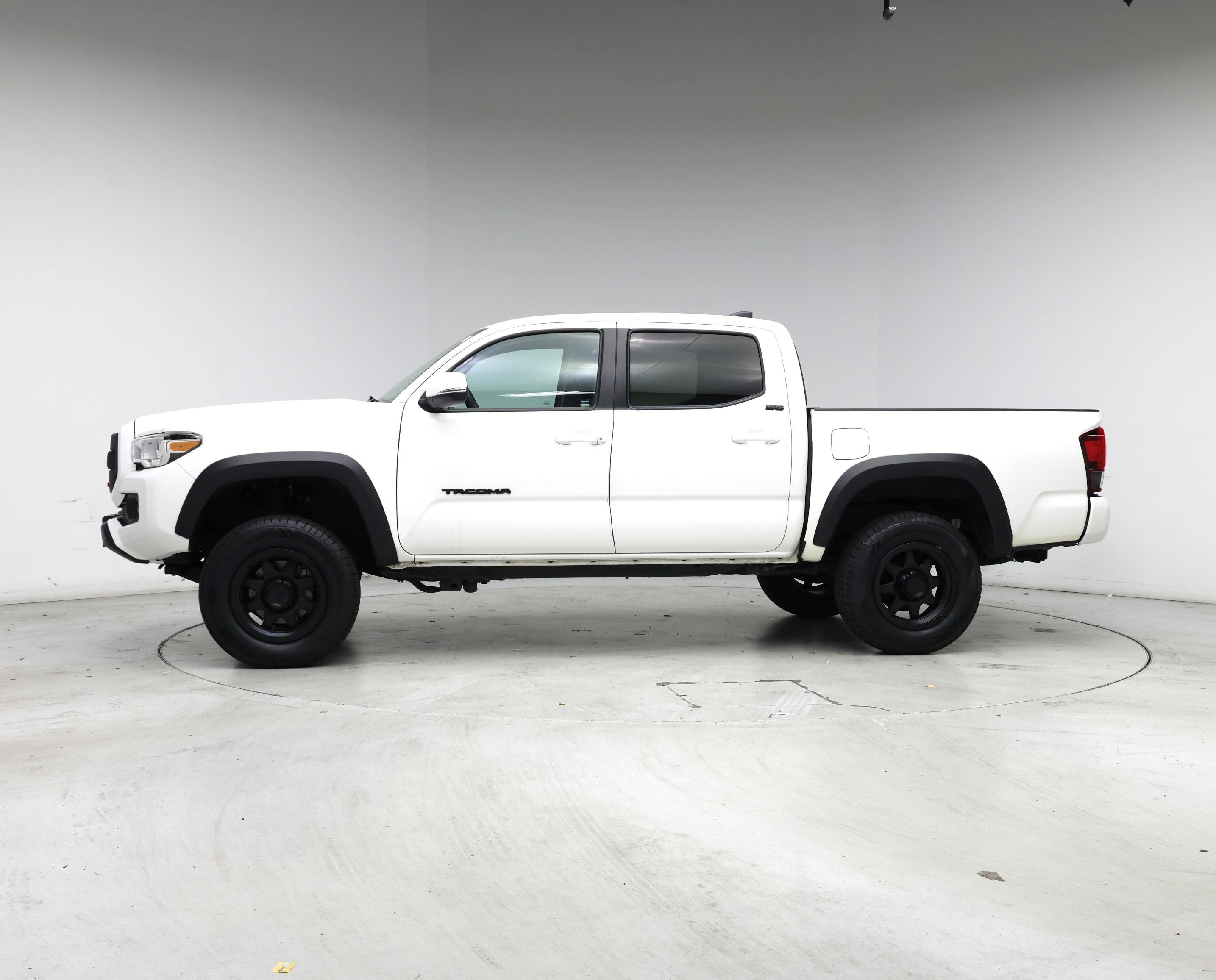 Thumbnail: 2021 Toyota Tacoma - 3