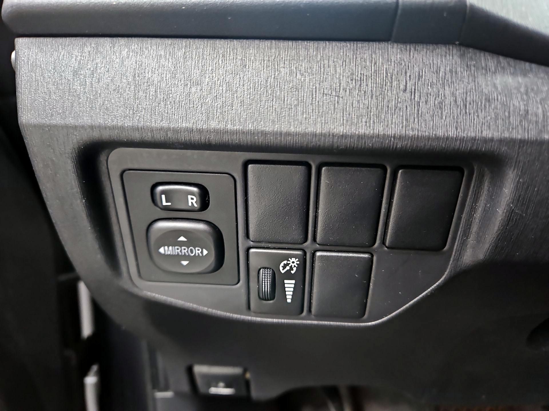 Thumbnail: 2015 Toyota Prius - 13