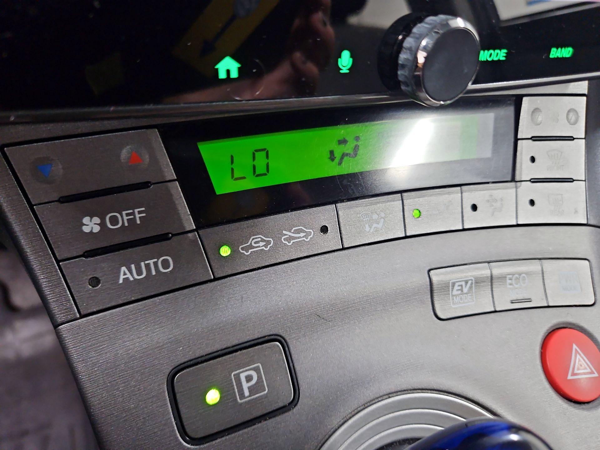Thumbnail: 2015 Toyota Prius - 16