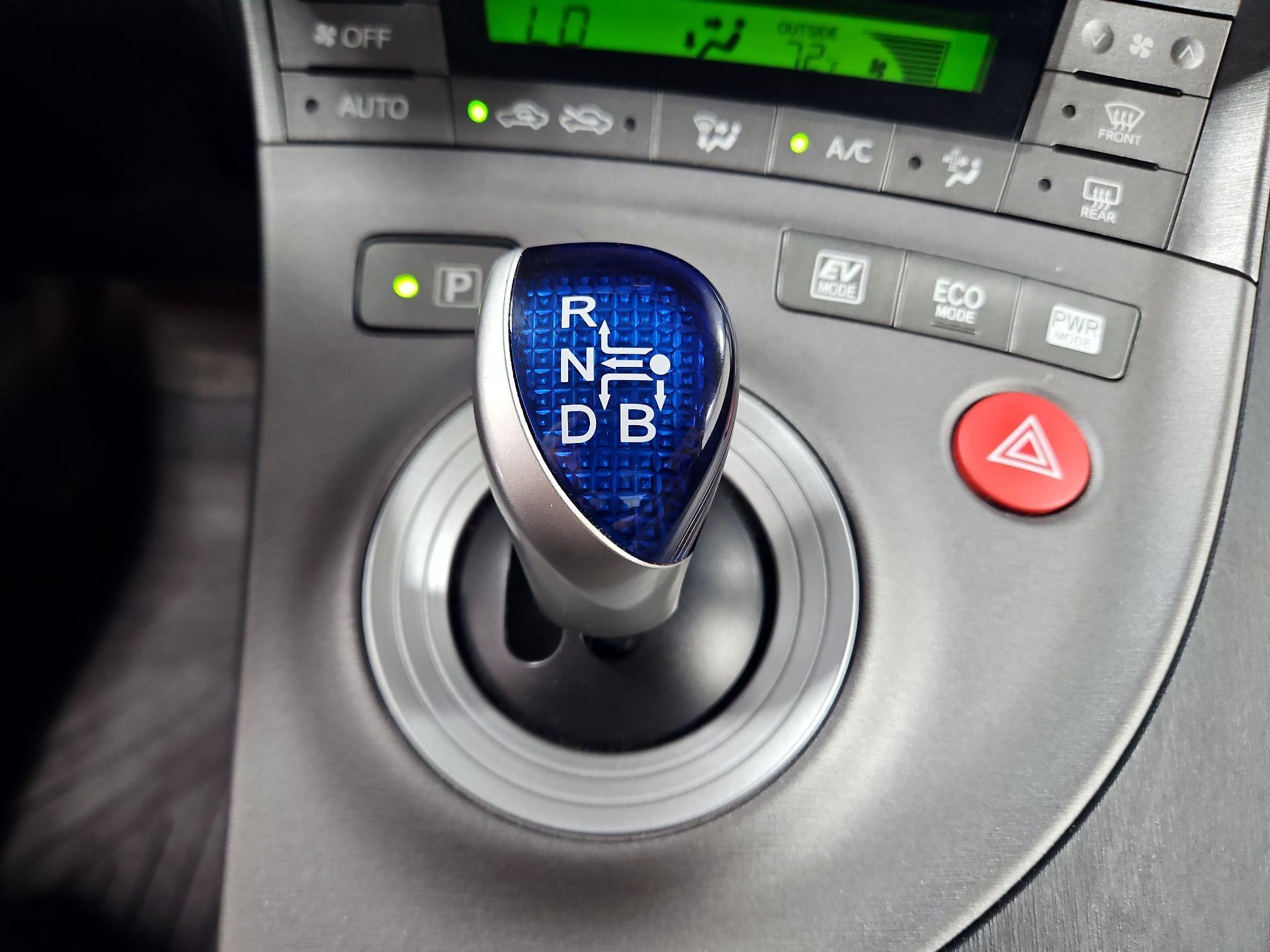 Thumbnail: 2015 Toyota Prius - 17