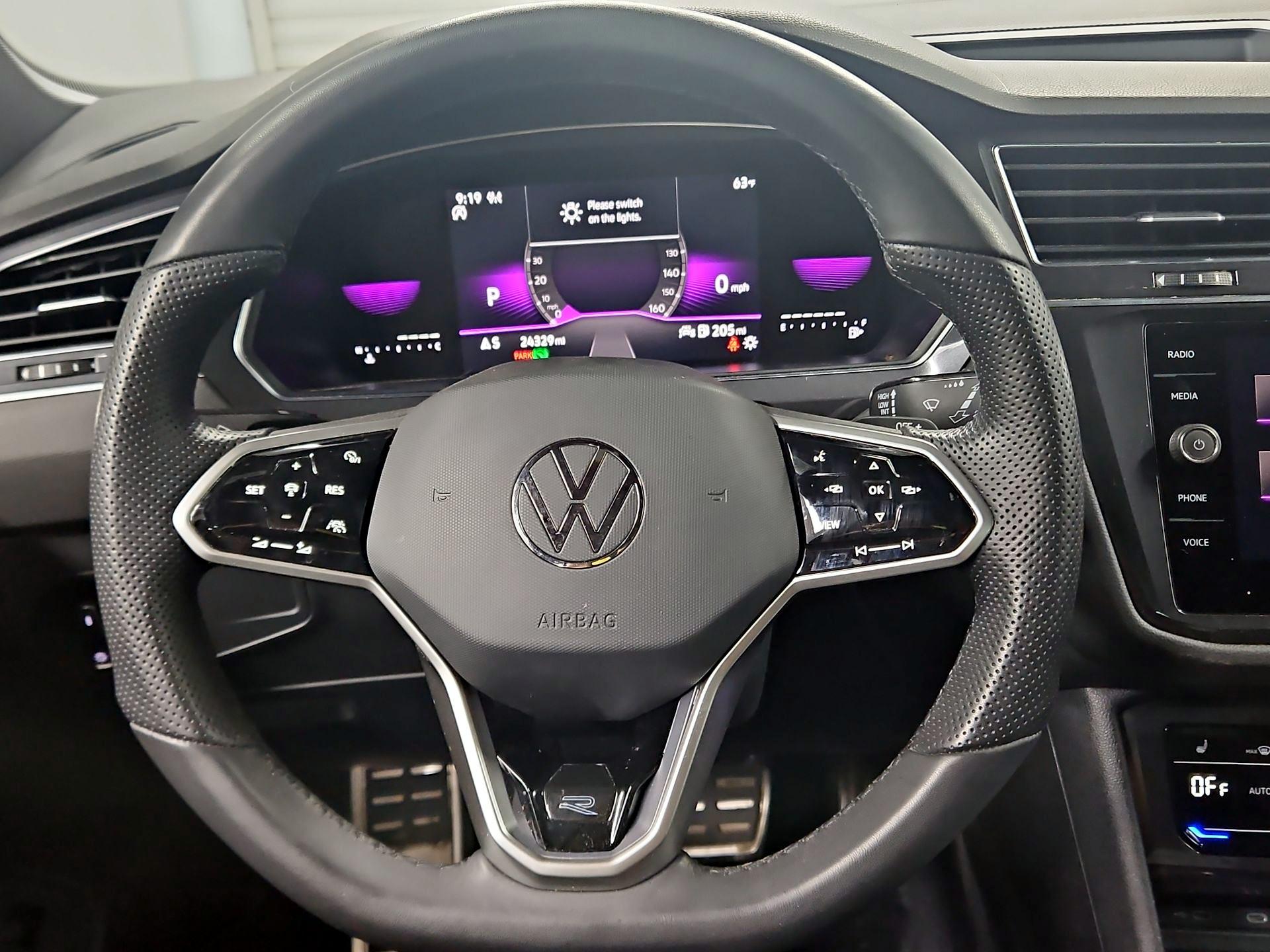 Thumbnail: 2022 Volkswagen Tiguan - 10