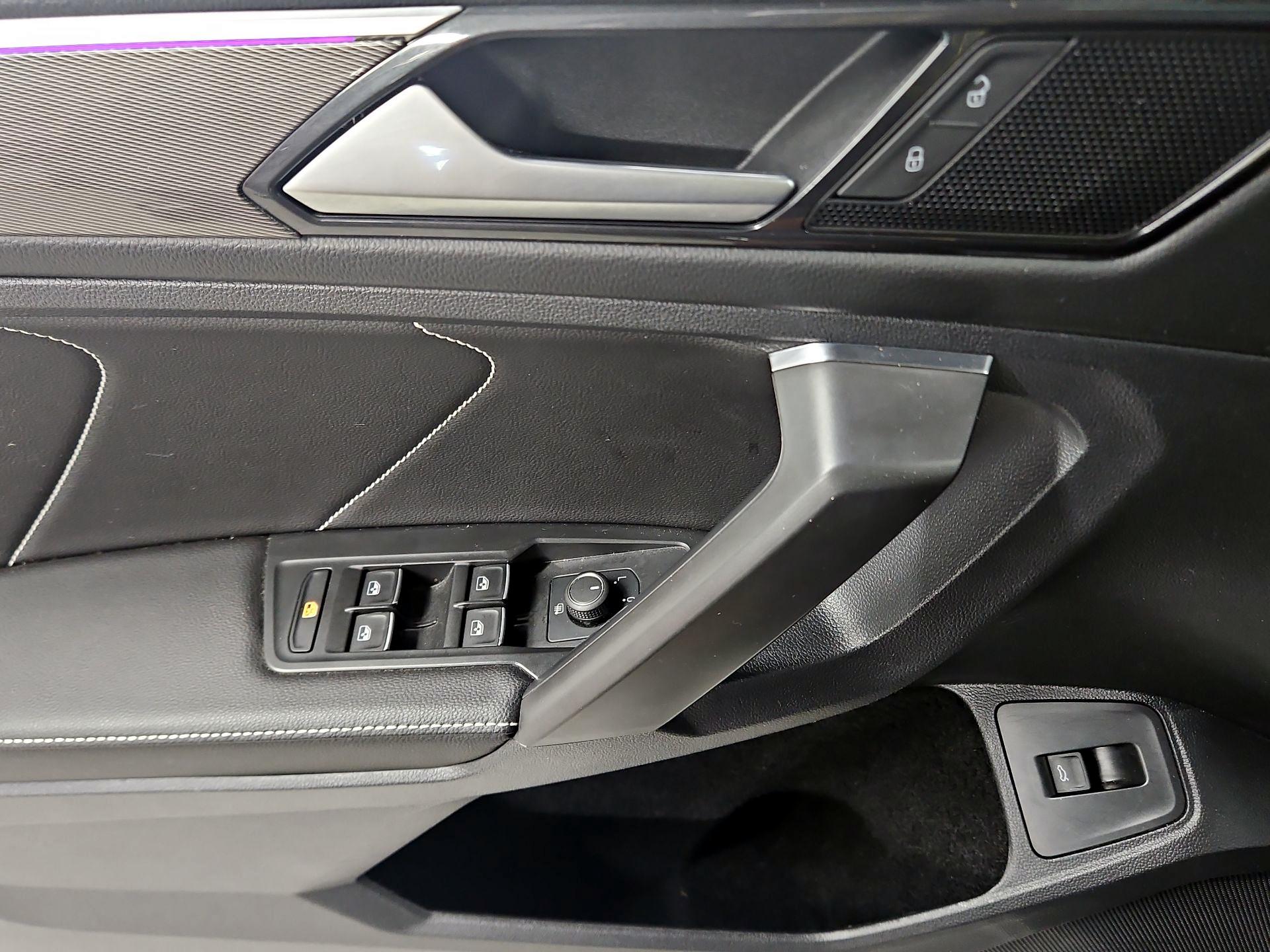 Thumbnail: 2022 Volkswagen Tiguan - 12