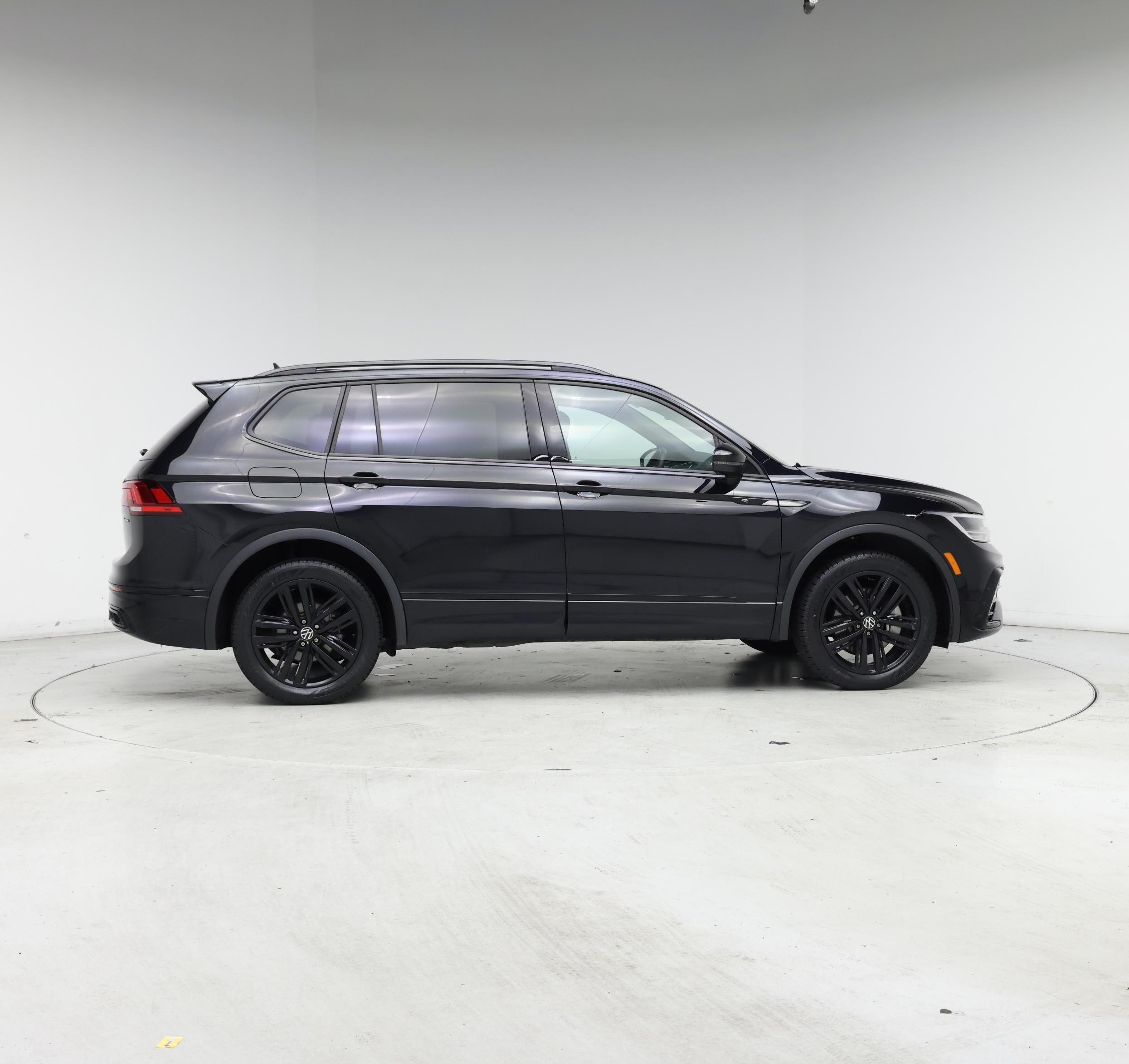 Thumbnail: 2022 Volkswagen Tiguan - 7