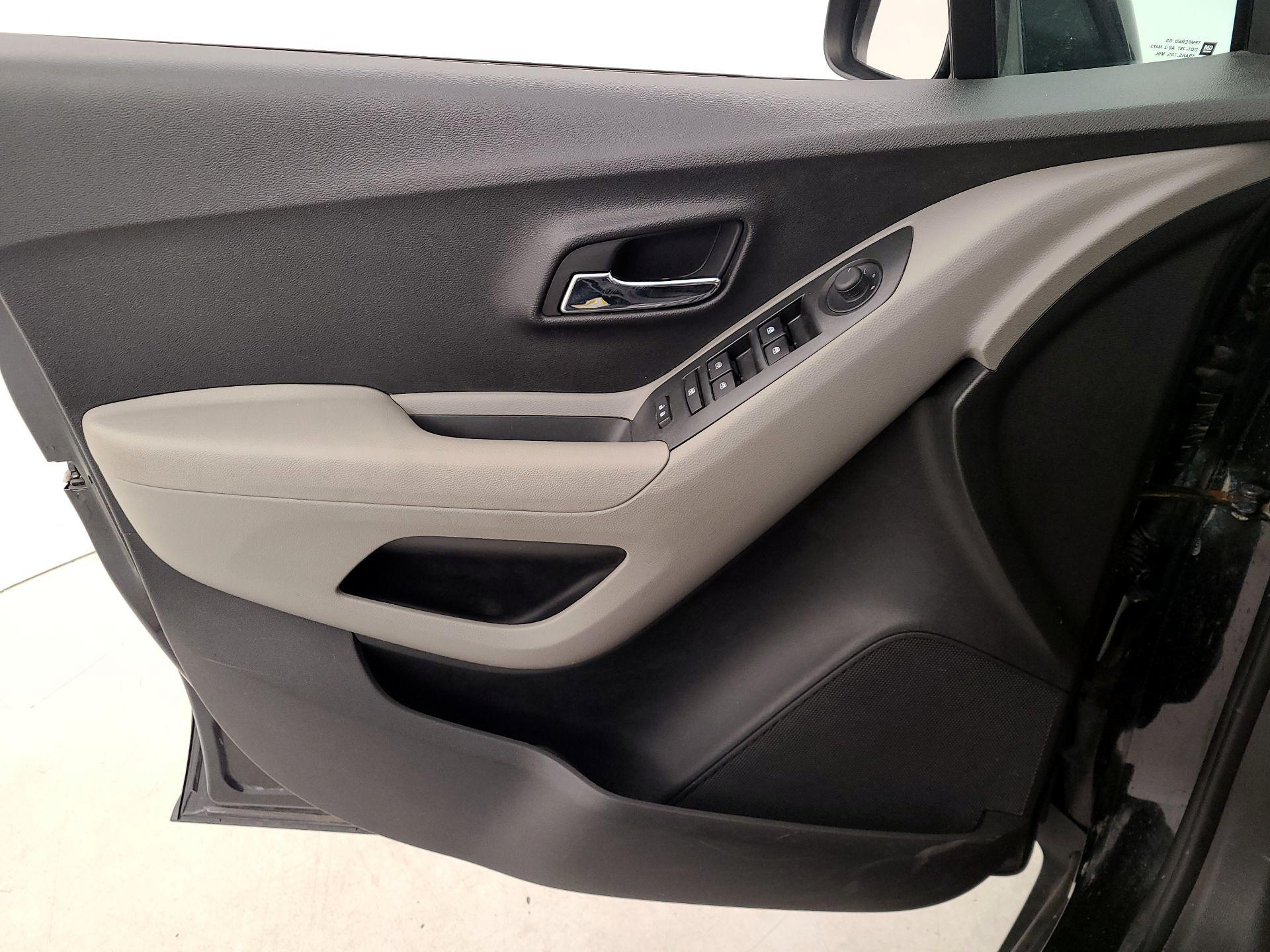 Thumbnail: 2015 Chevrolet Trax - 12