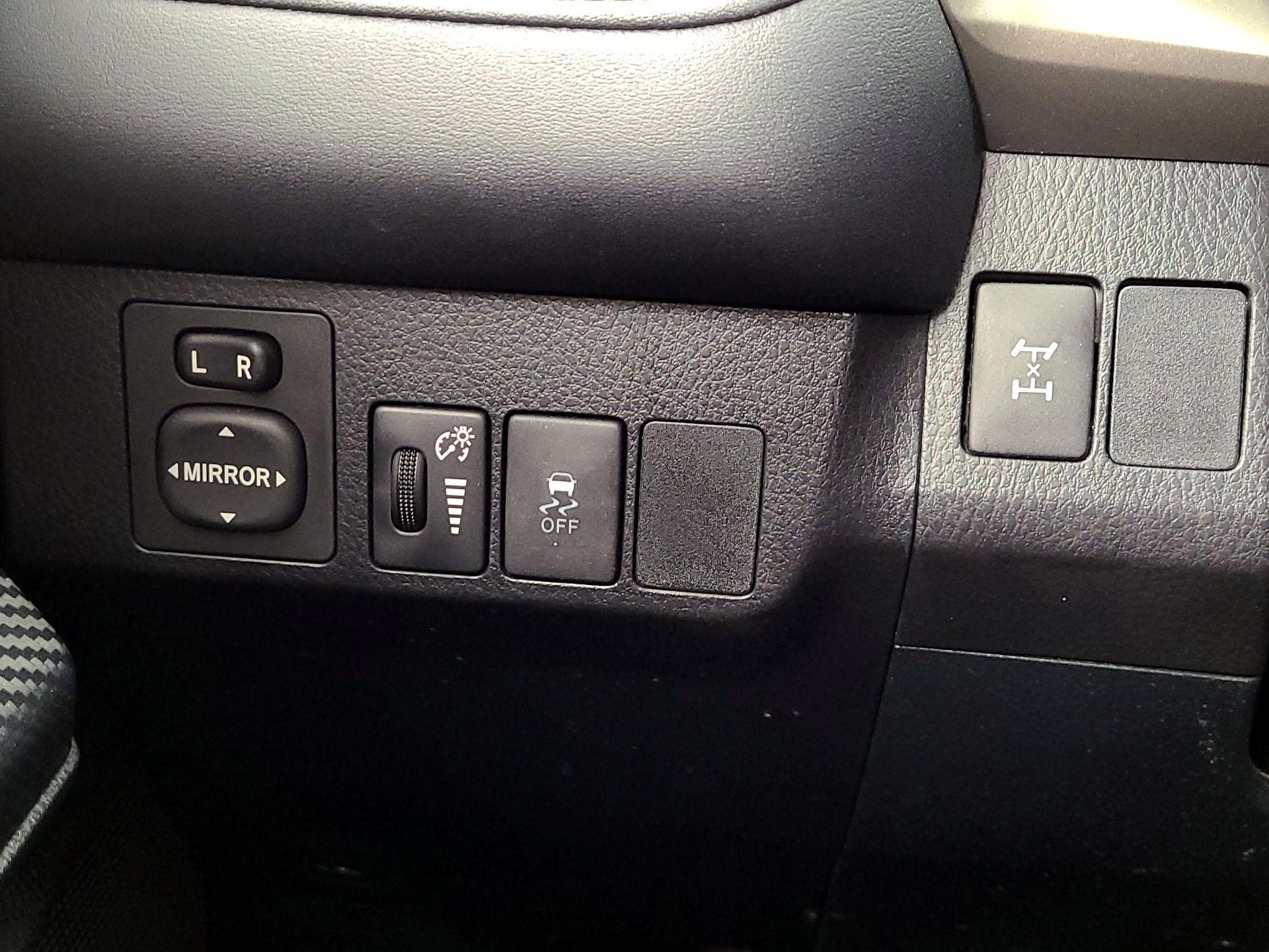 Thumbnail: 2015 Toyota RAV4 - 13
