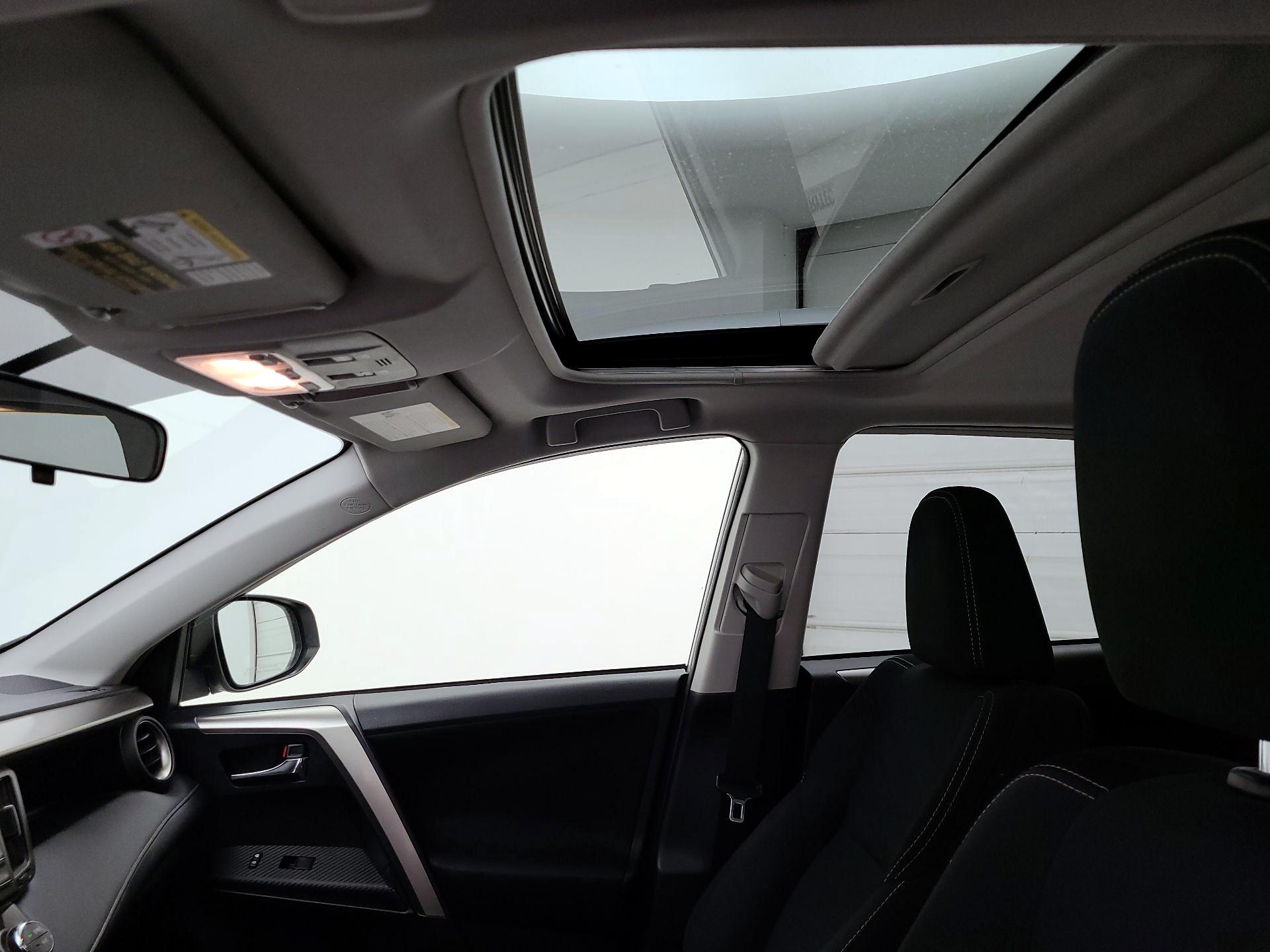 Thumbnail: 2015 Toyota RAV4 - 19