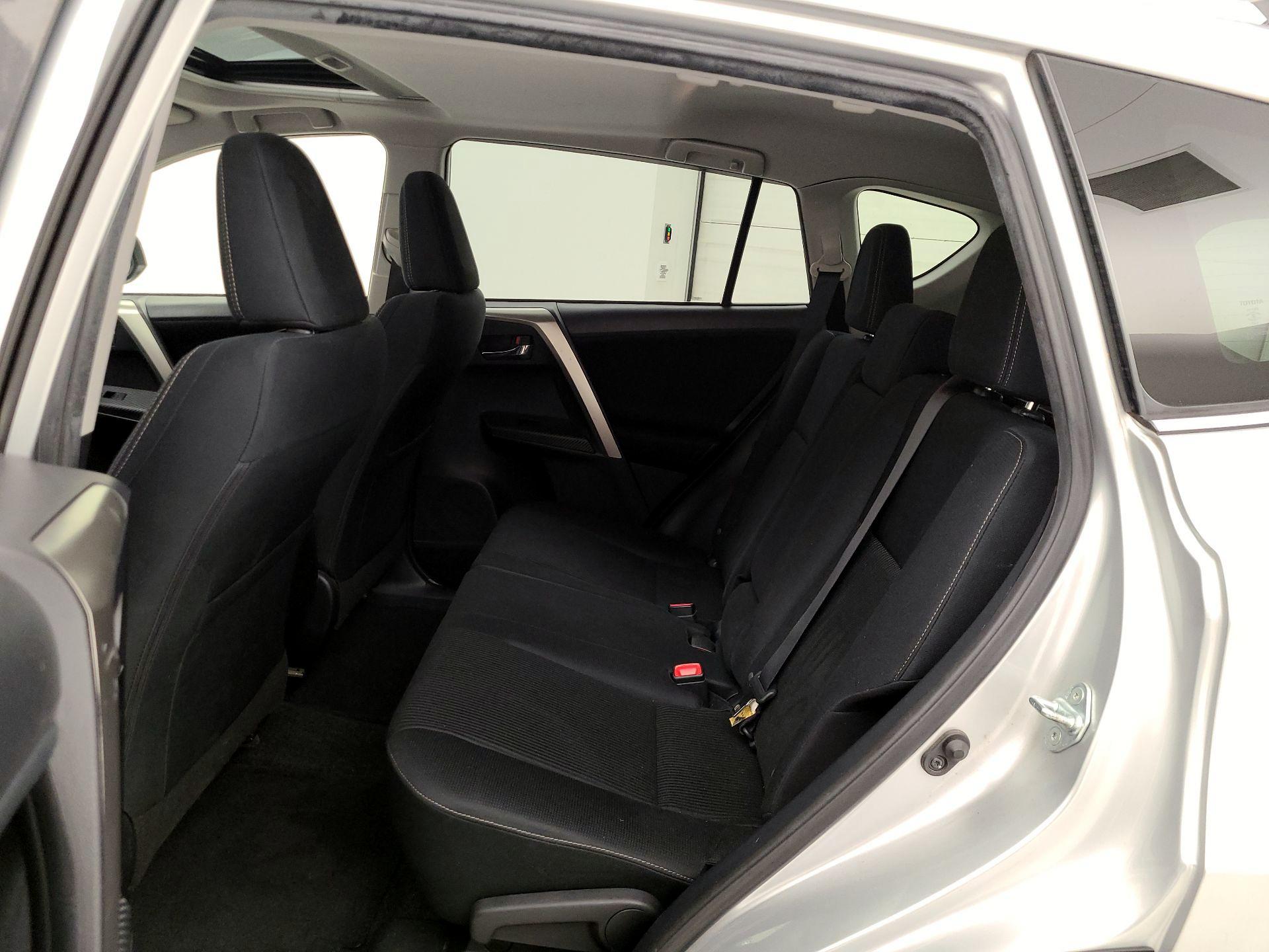 Thumbnail: 2015 Toyota RAV4 - 20