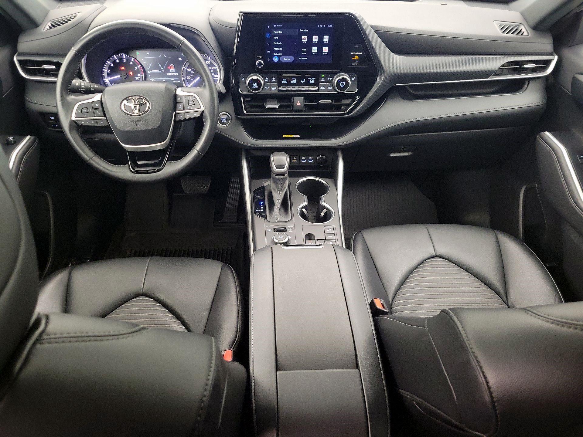 Thumbnail: 2023 Toyota Highlander - 9