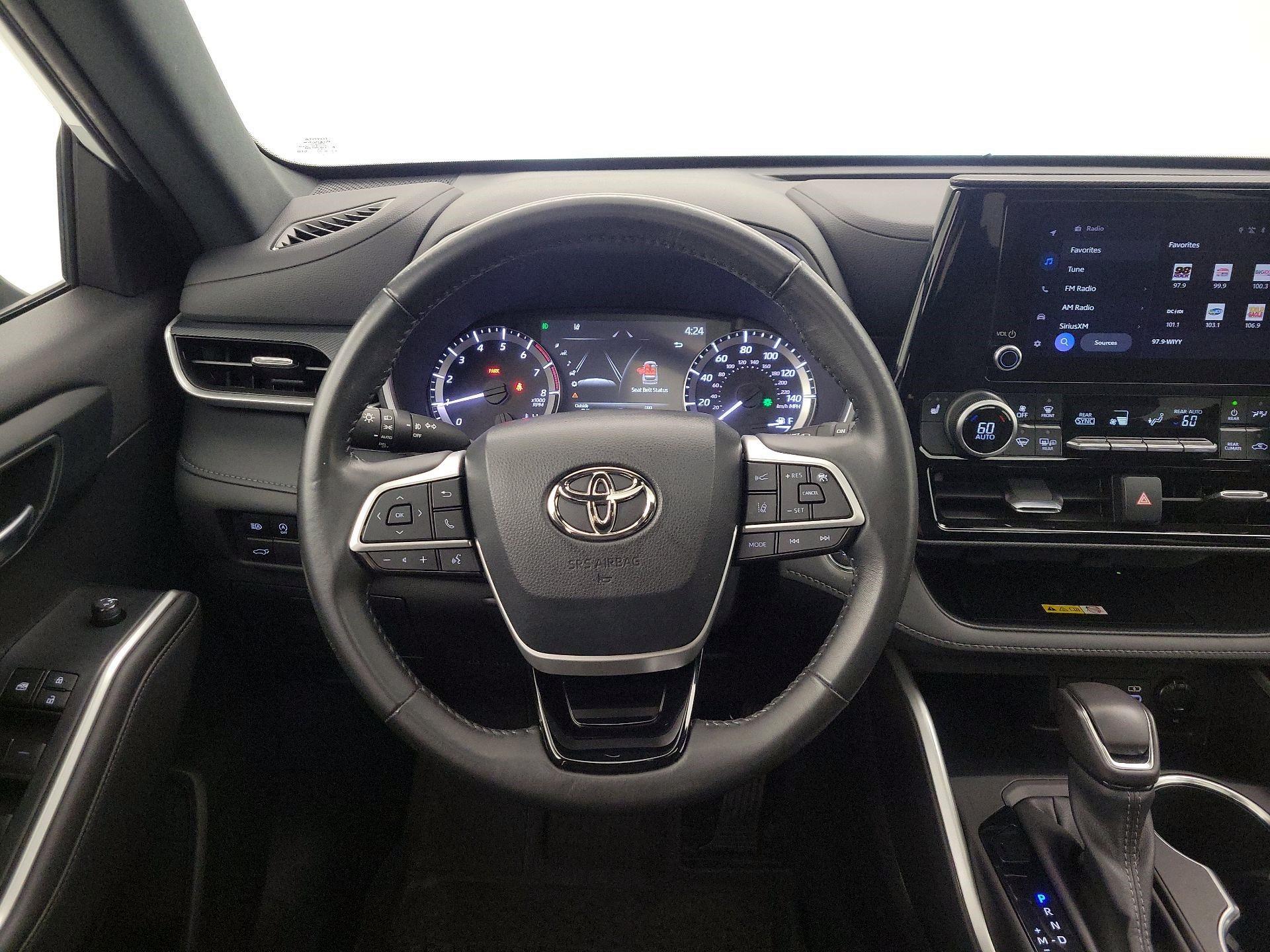 Thumbnail: 2023 Toyota Highlander - 10