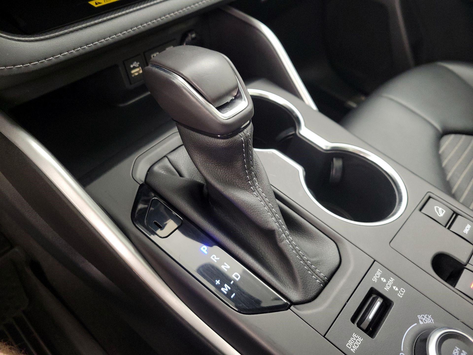 Thumbnail: 2023 Toyota Highlander - 17