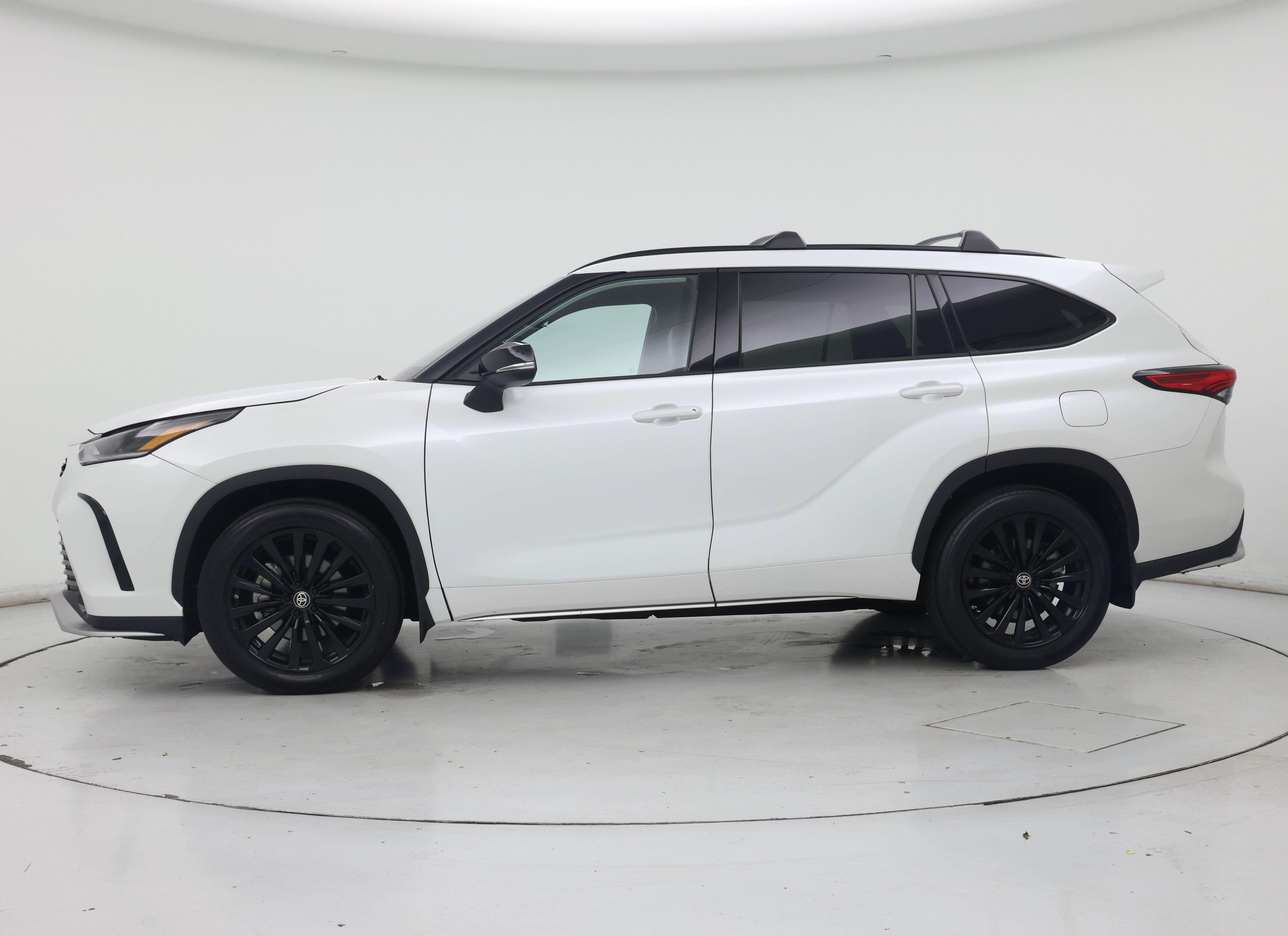 Thumbnail: 2023 Toyota Highlander - 3