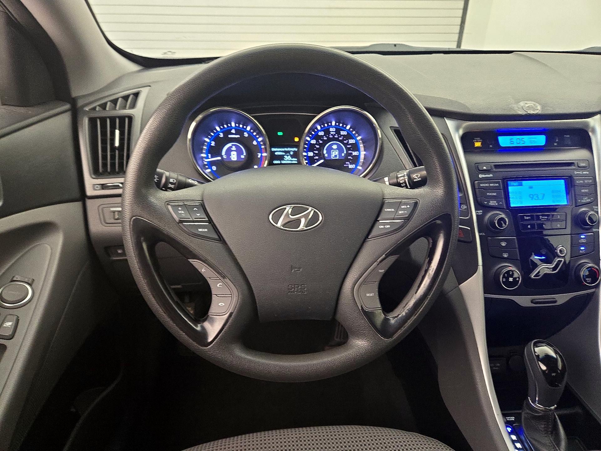 Thumbnail: 2013 Hyundai Sonata - 10