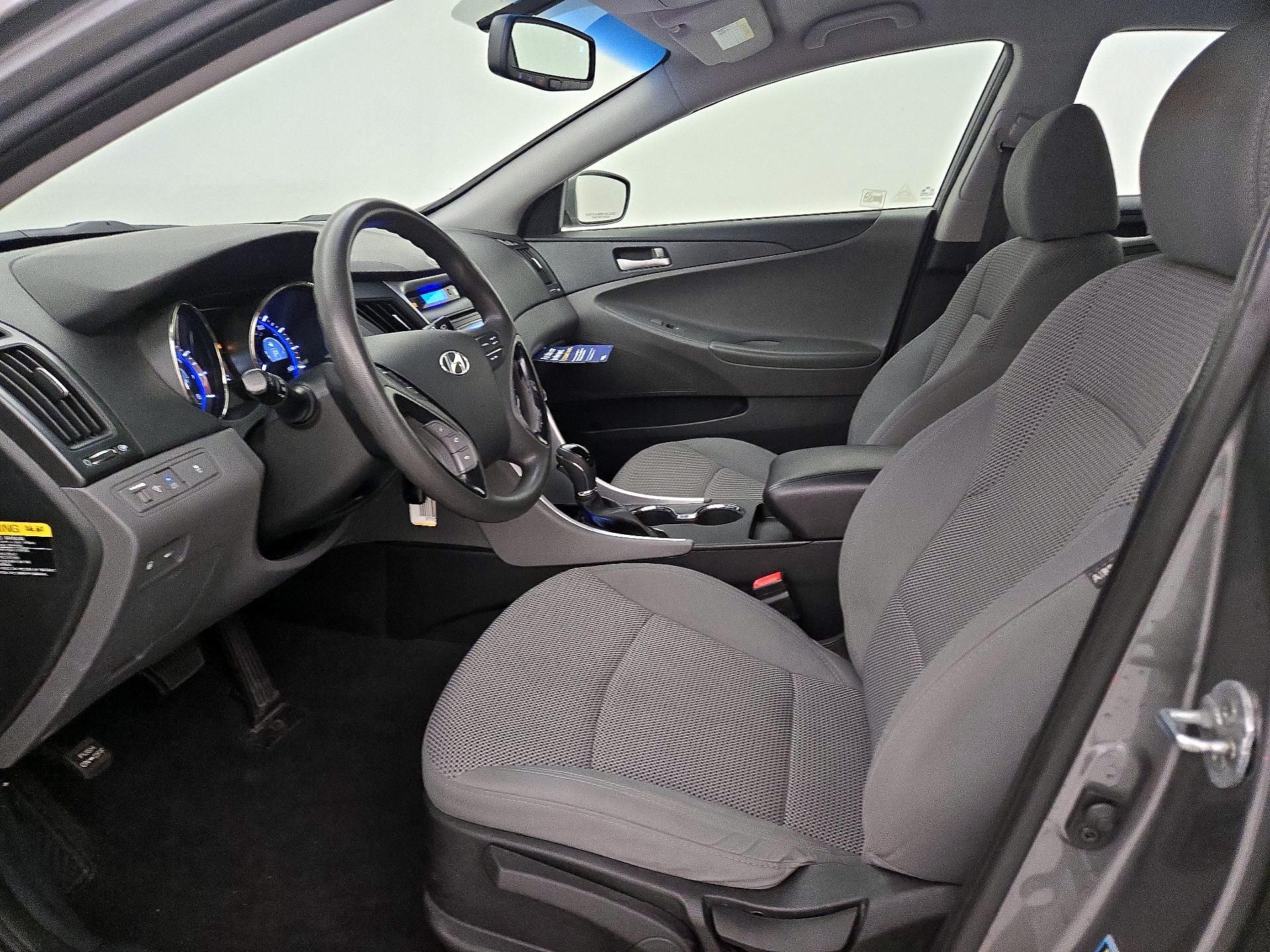 Thumbnail: 2013 Hyundai Sonata - 11