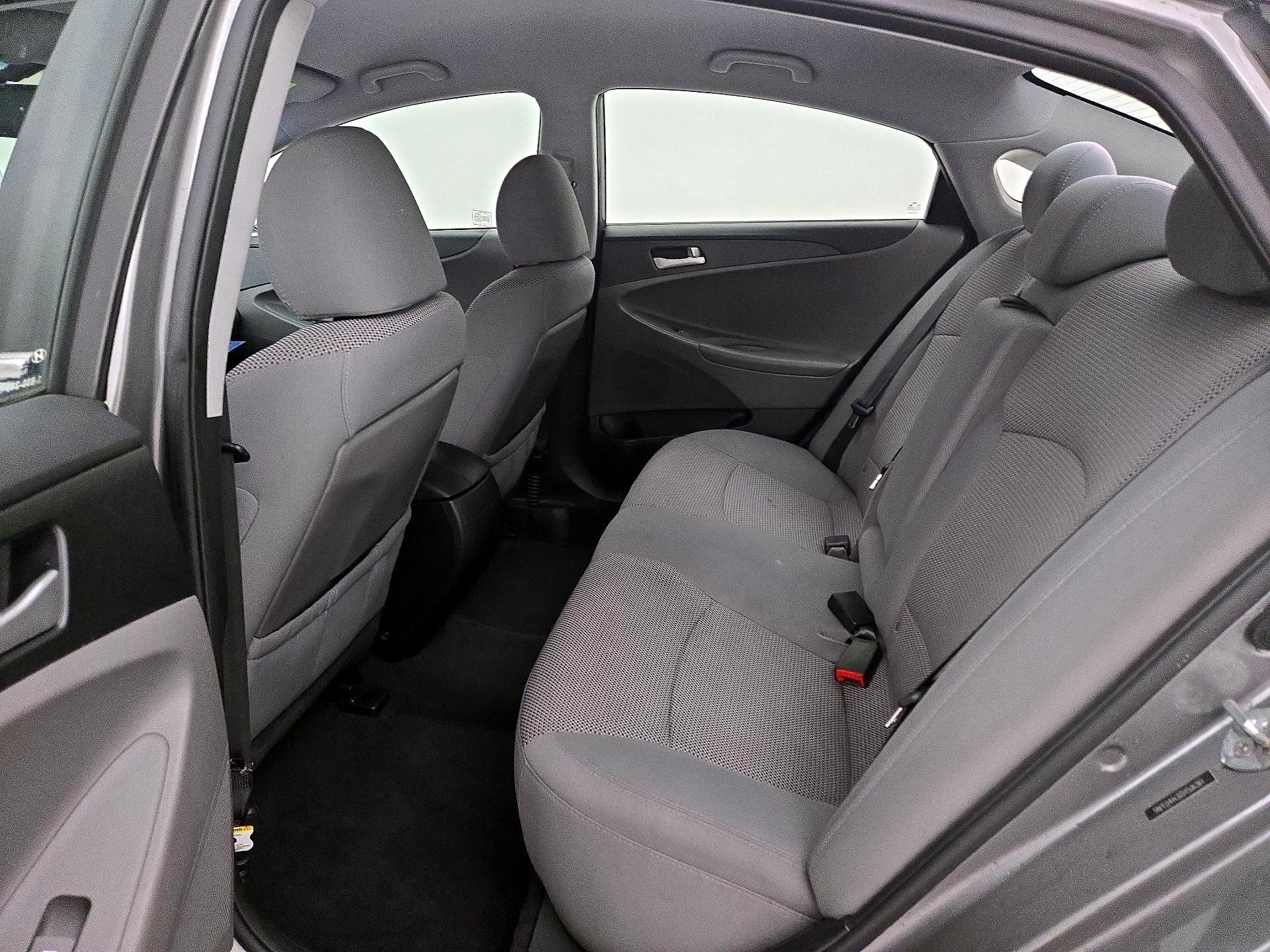 Thumbnail: 2013 Hyundai Sonata - 18