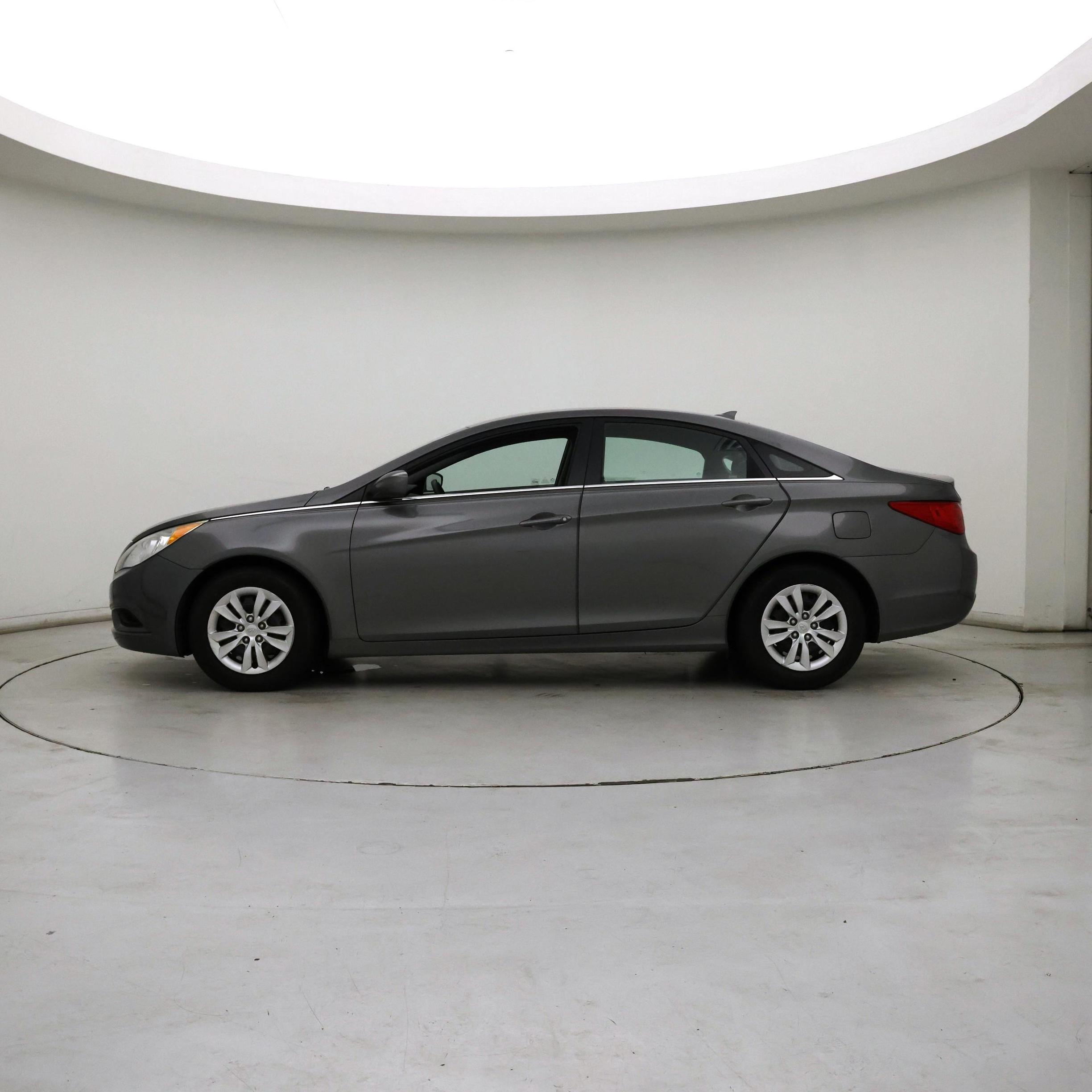 Thumbnail: 2013 Hyundai Sonata - 3