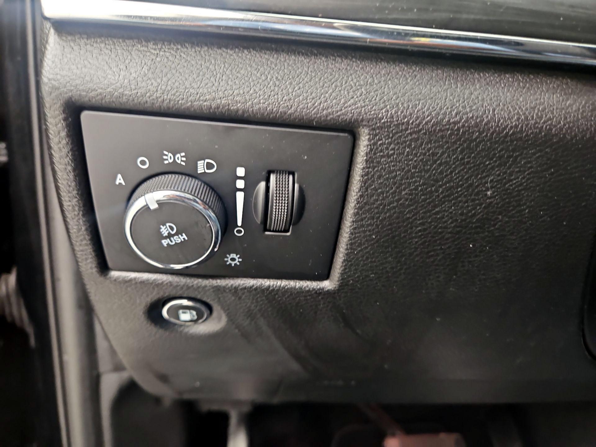 Thumbnail: 2020 Jeep Grand Cherokee - 13