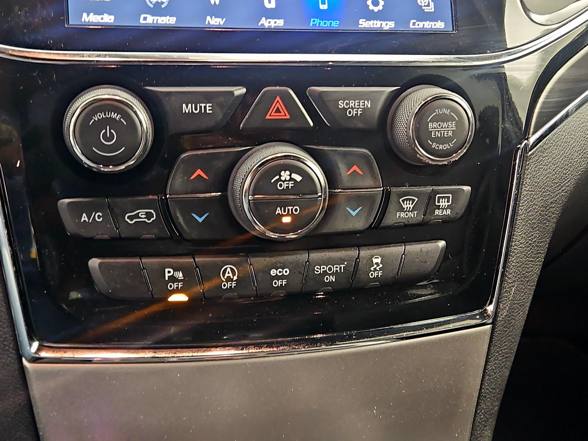 Thumbnail: 2020 Jeep Grand Cherokee - 17