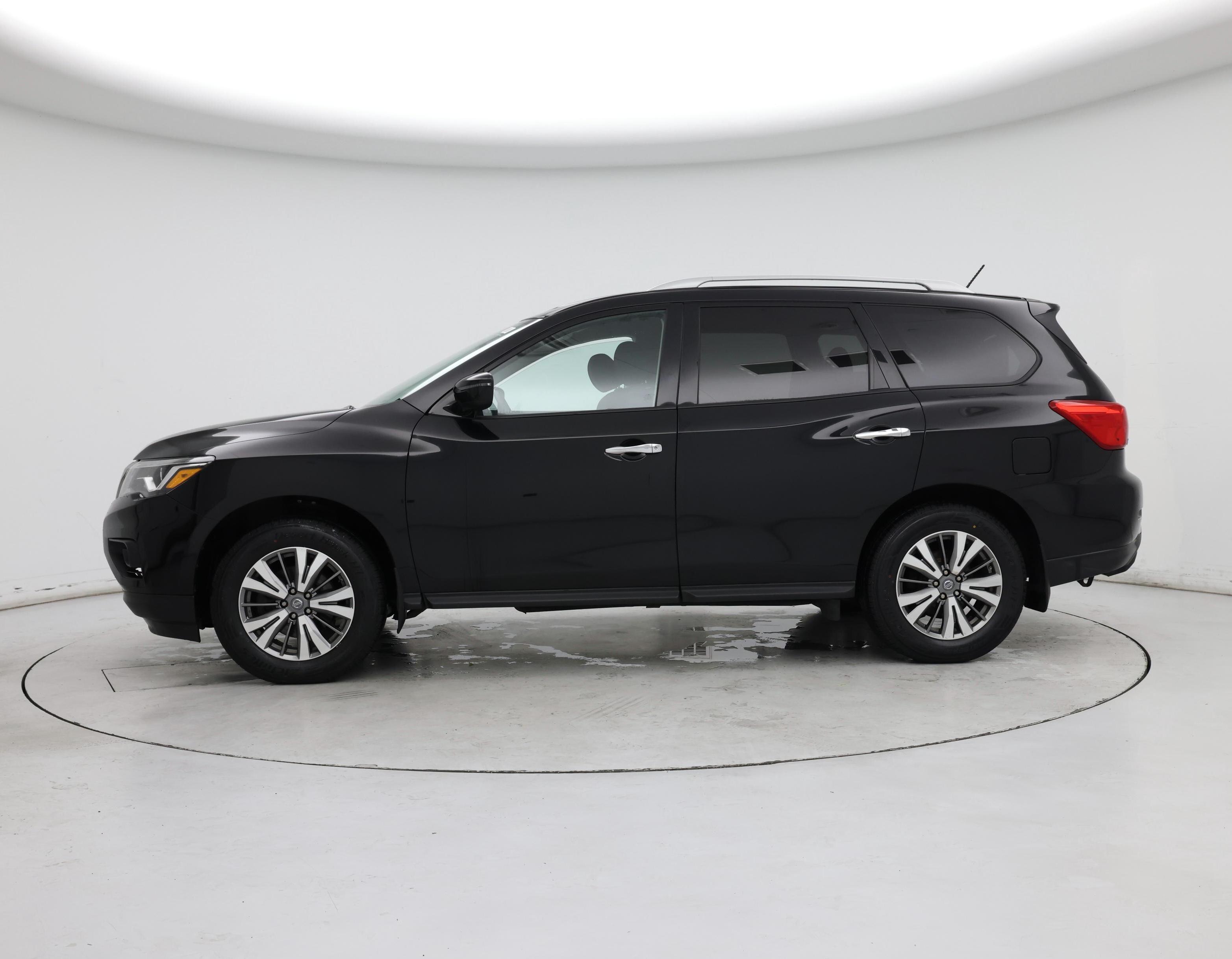 Thumbnail: 2018 Nissan Pathfinder - 3