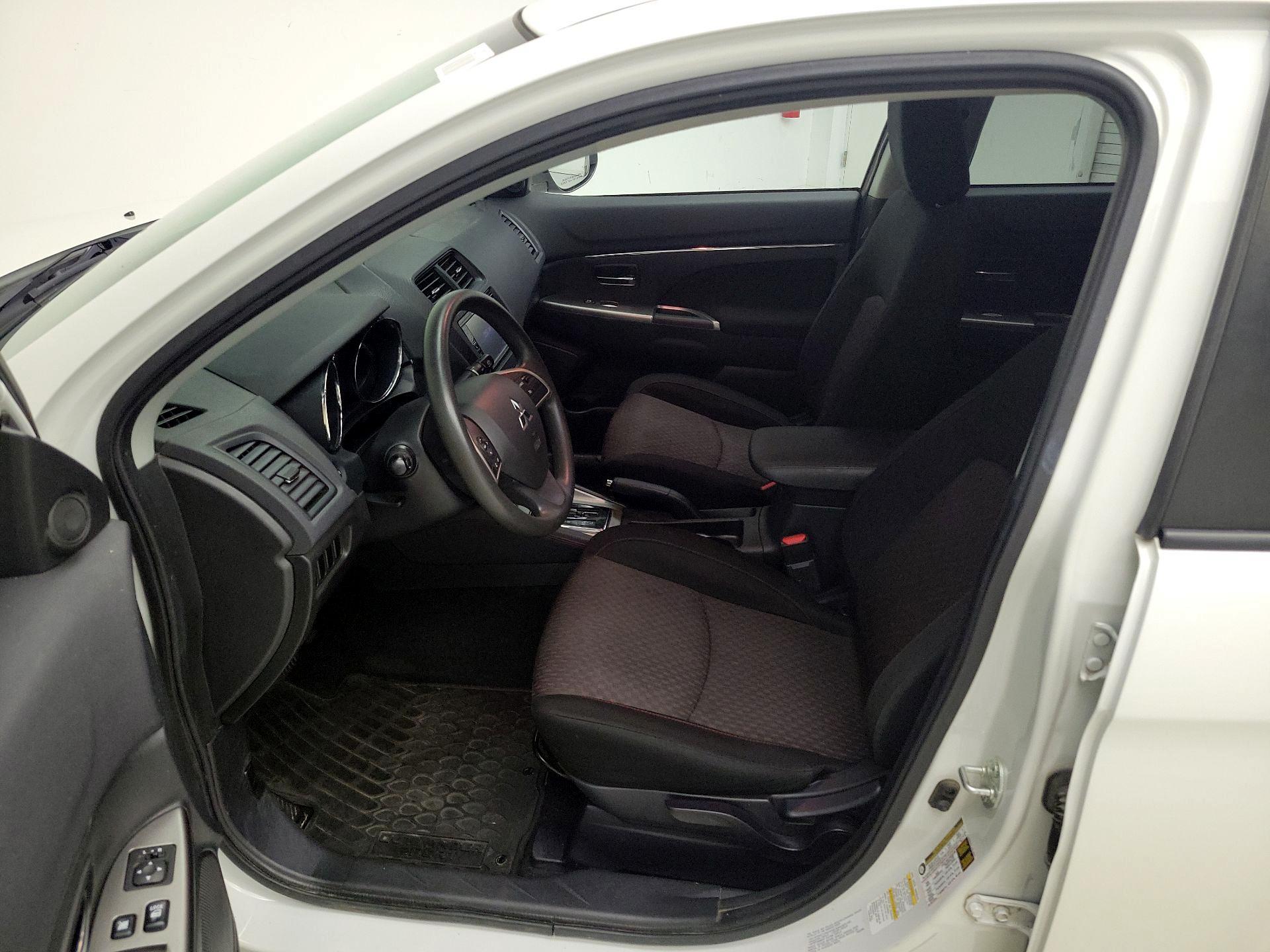 Thumbnail: 2019 Mitsubishi Outlander Sport - 11