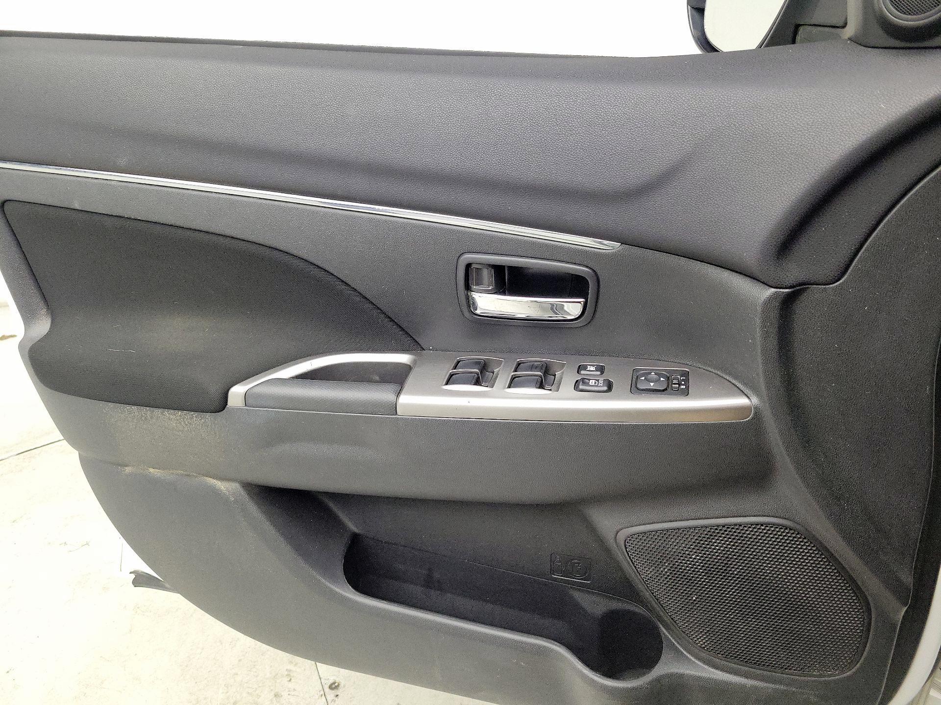 Thumbnail: 2019 Mitsubishi Outlander Sport - 12