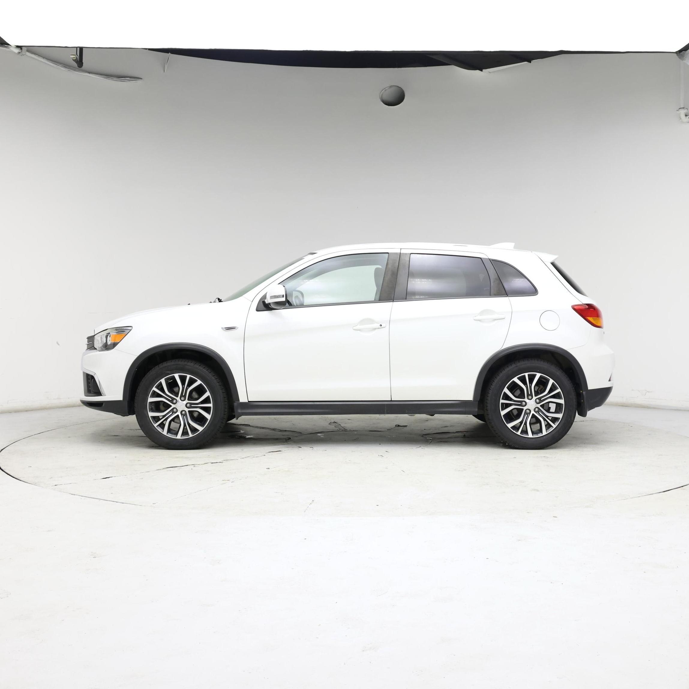 Thumbnail: 2019 Mitsubishi Outlander Sport - 3