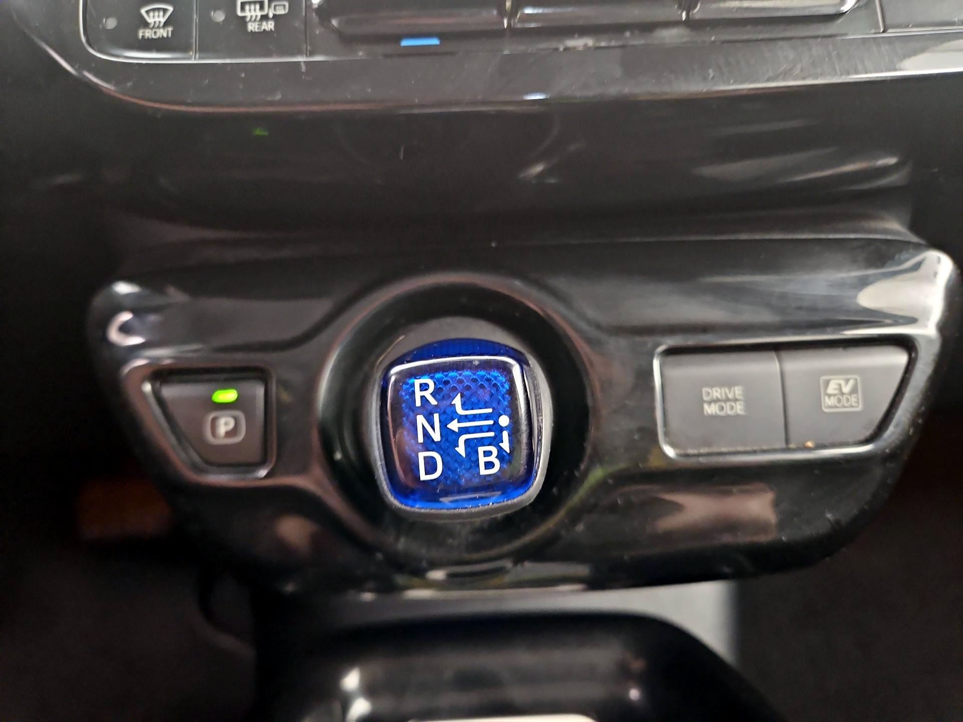 Thumbnail: 2016 Toyota Prius - 18