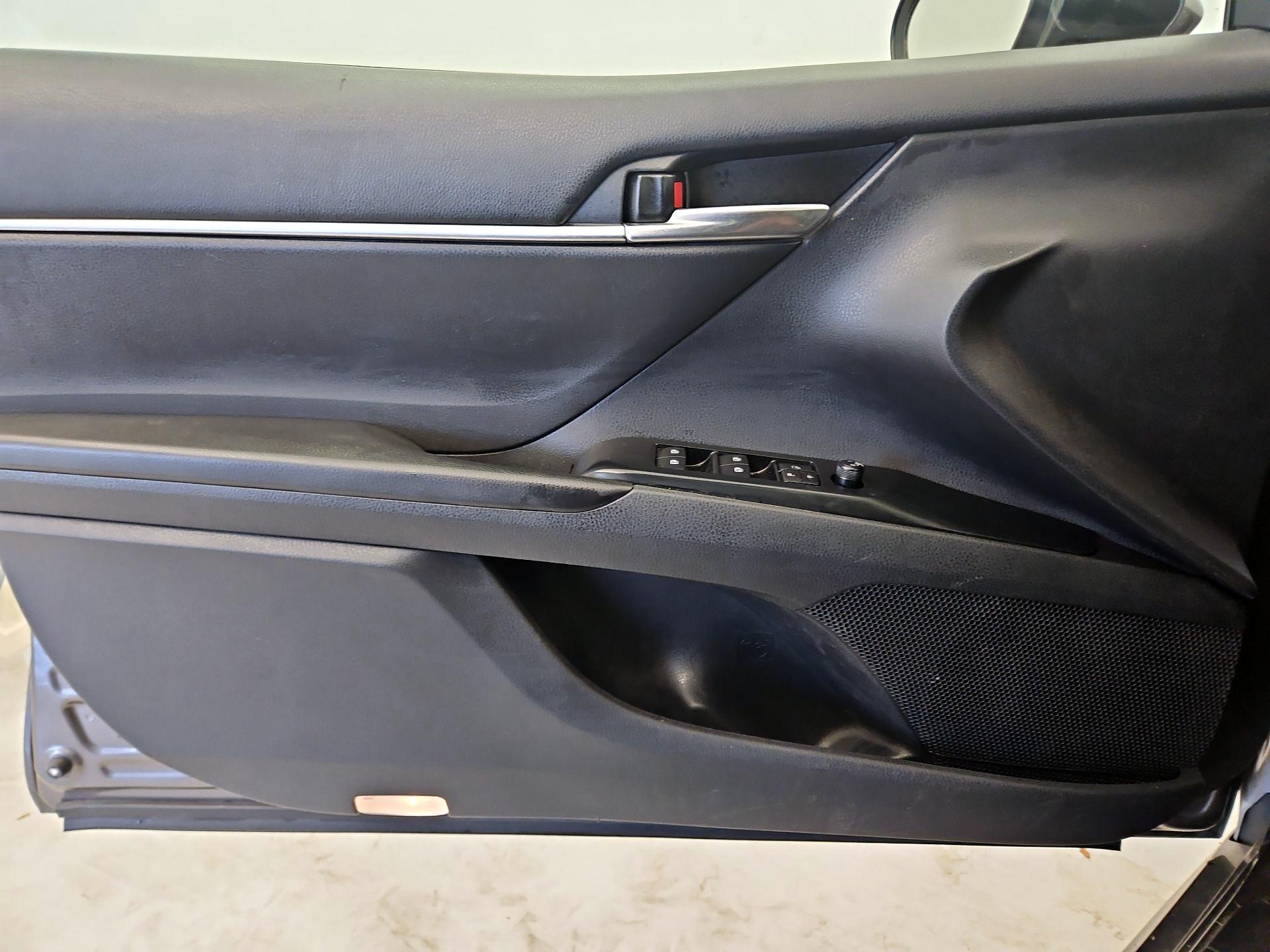 Thumbnail: 2019 Toyota Camry - 12