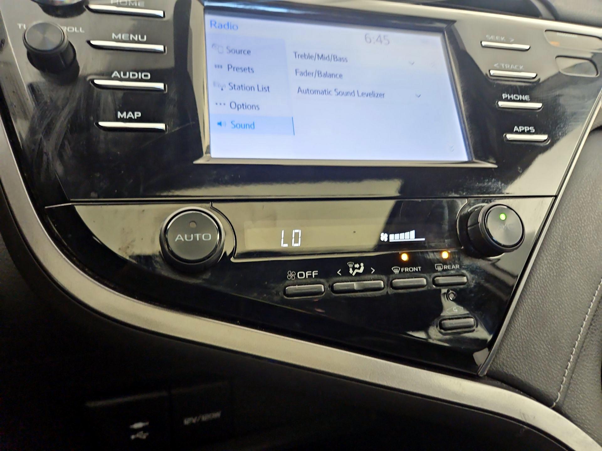 Thumbnail: 2019 Toyota Camry - 16
