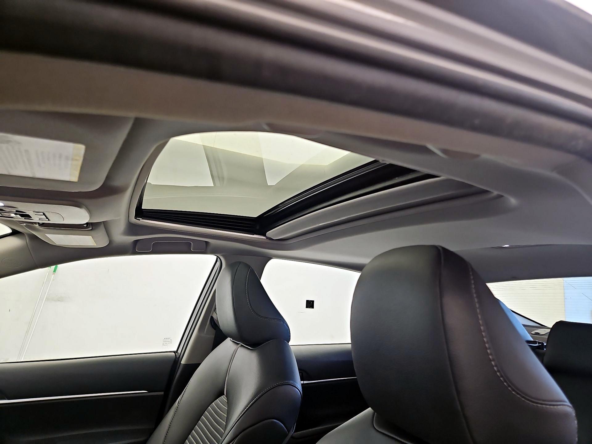 Thumbnail: 2019 Toyota Camry - 19