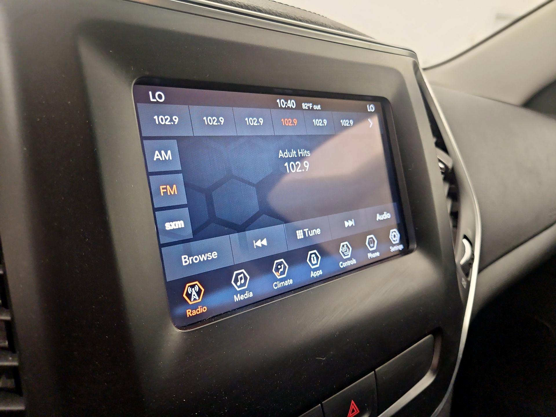 Thumbnail: 2019 Jeep Cherokee - 15