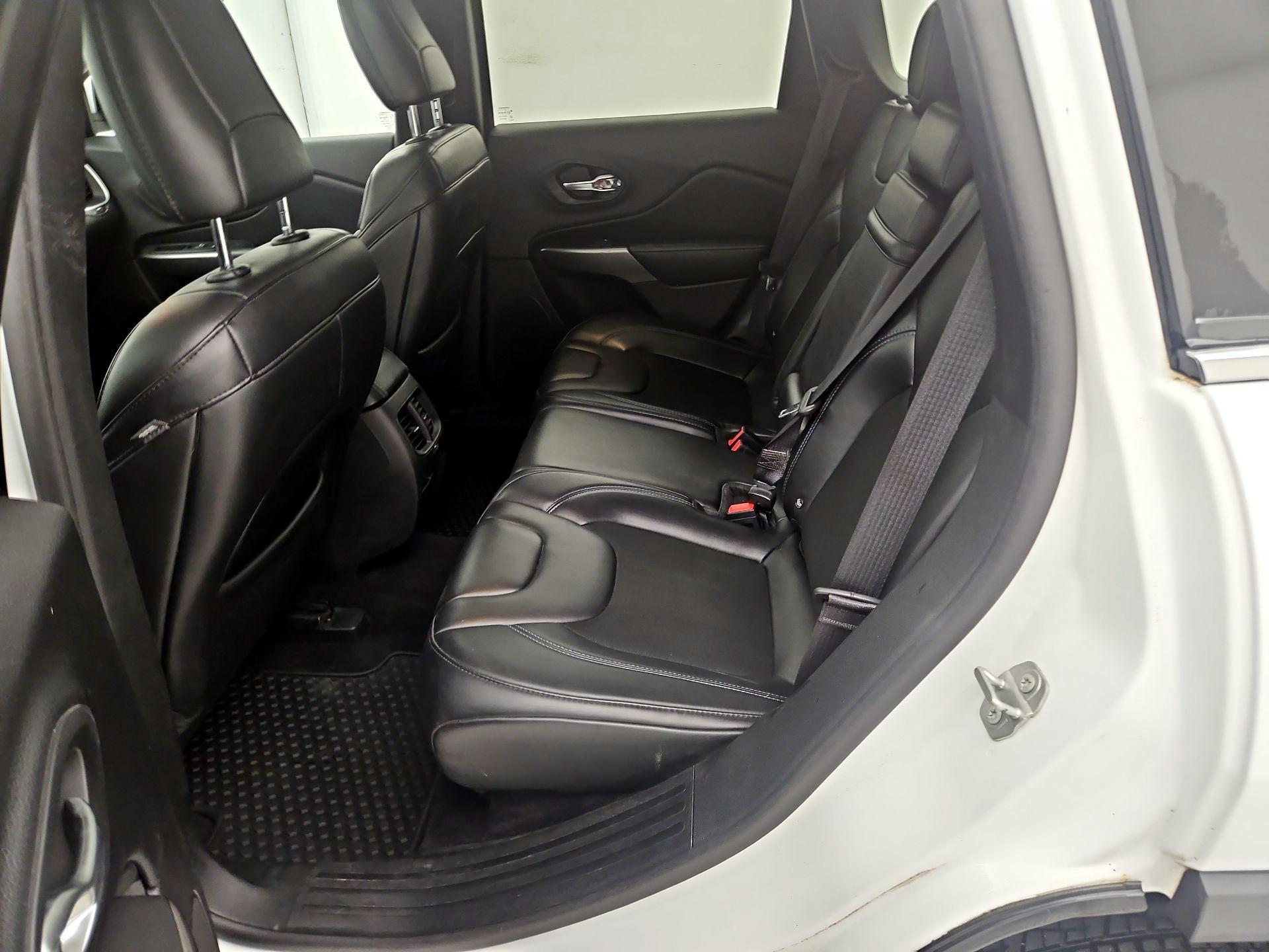 Thumbnail: 2019 Jeep Cherokee - 20