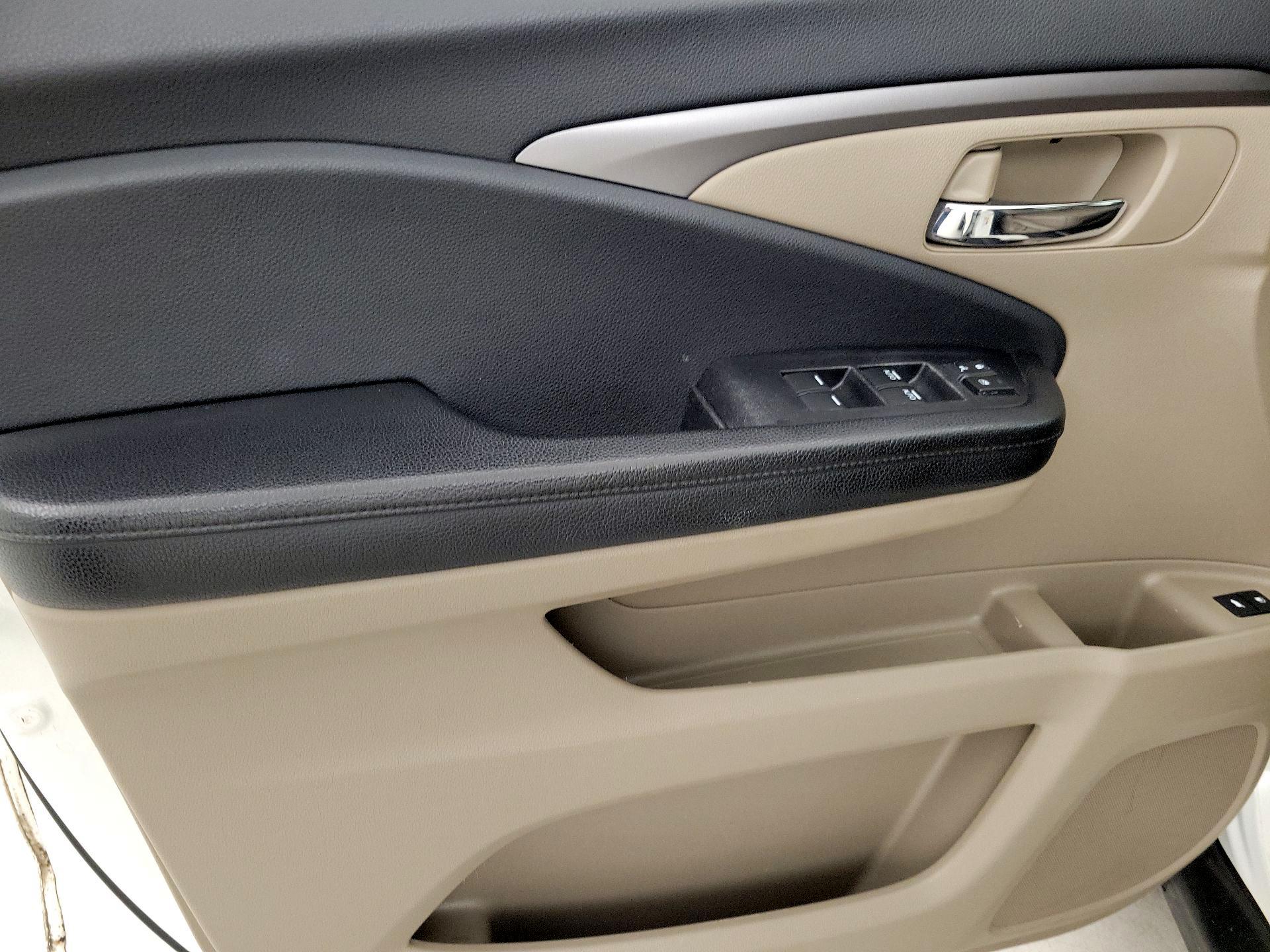 Thumbnail: 2018 Honda Pilot - 12