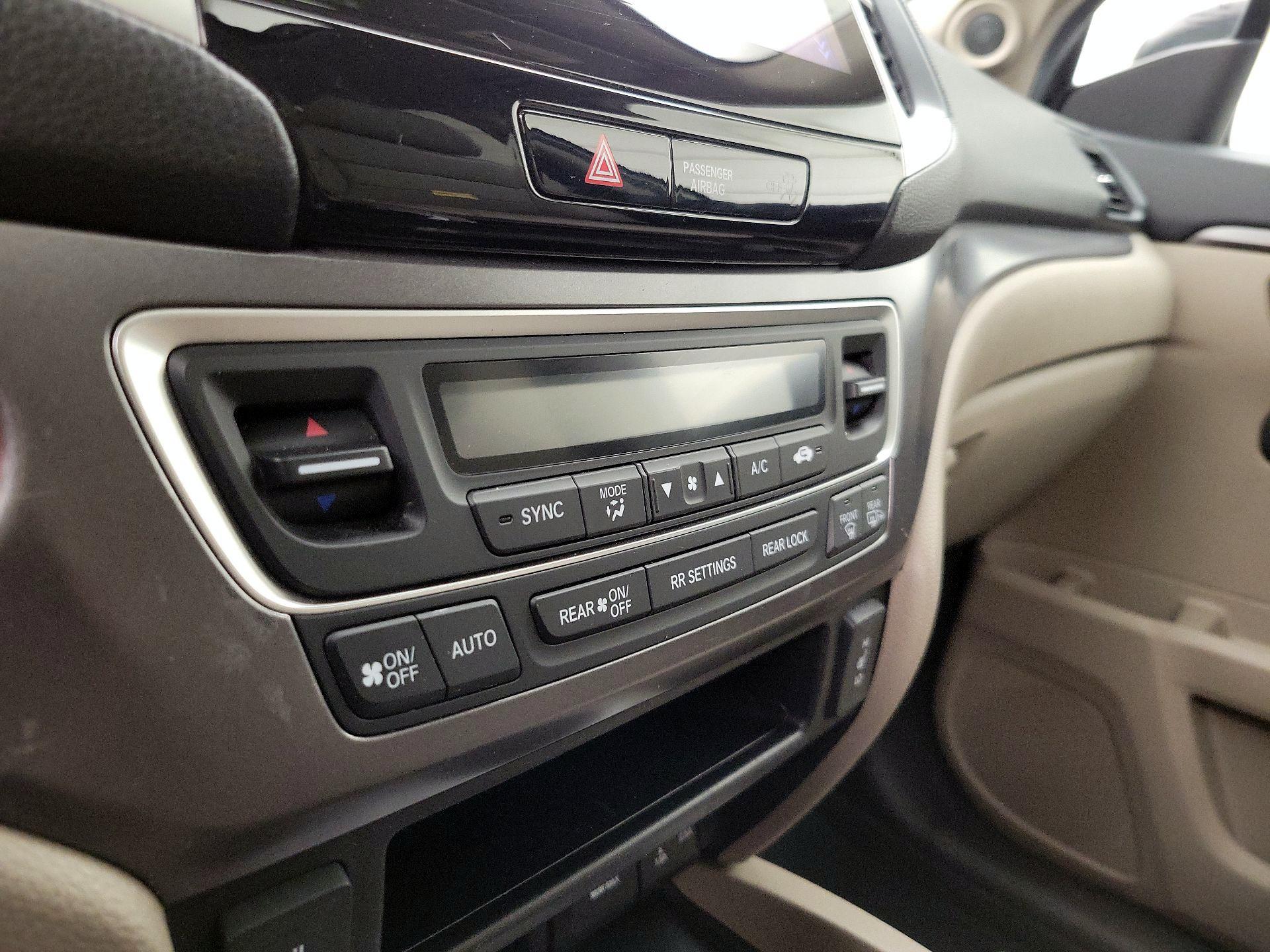 Thumbnail: 2018 Honda Pilot - 16