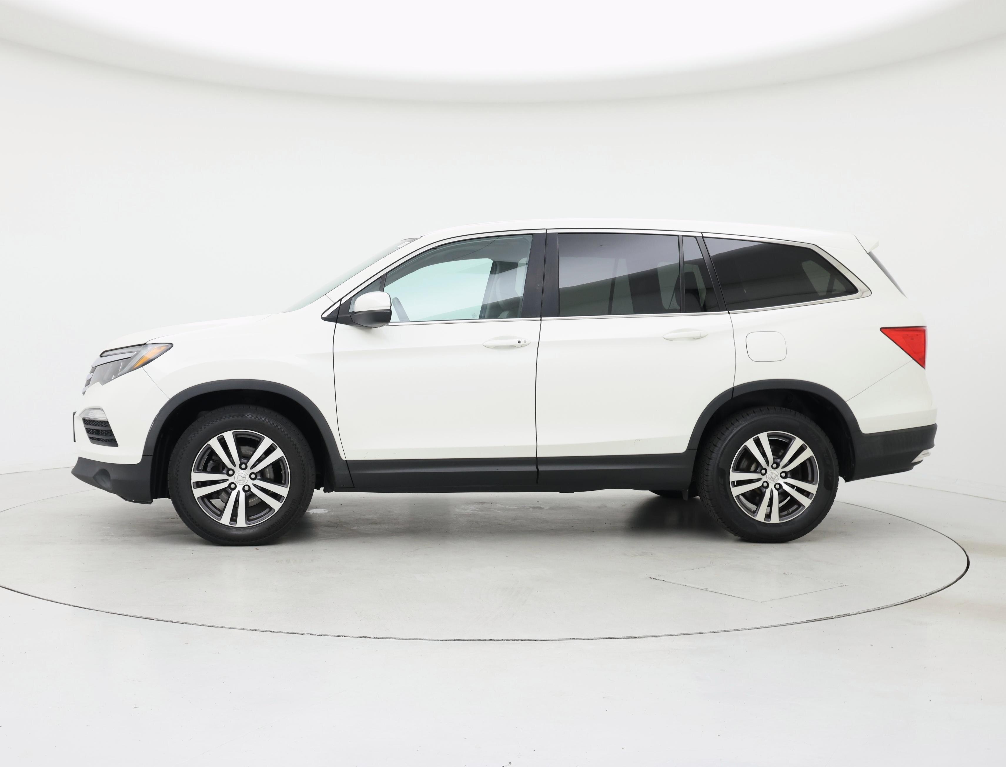 Thumbnail: 2018 Honda Pilot - 3