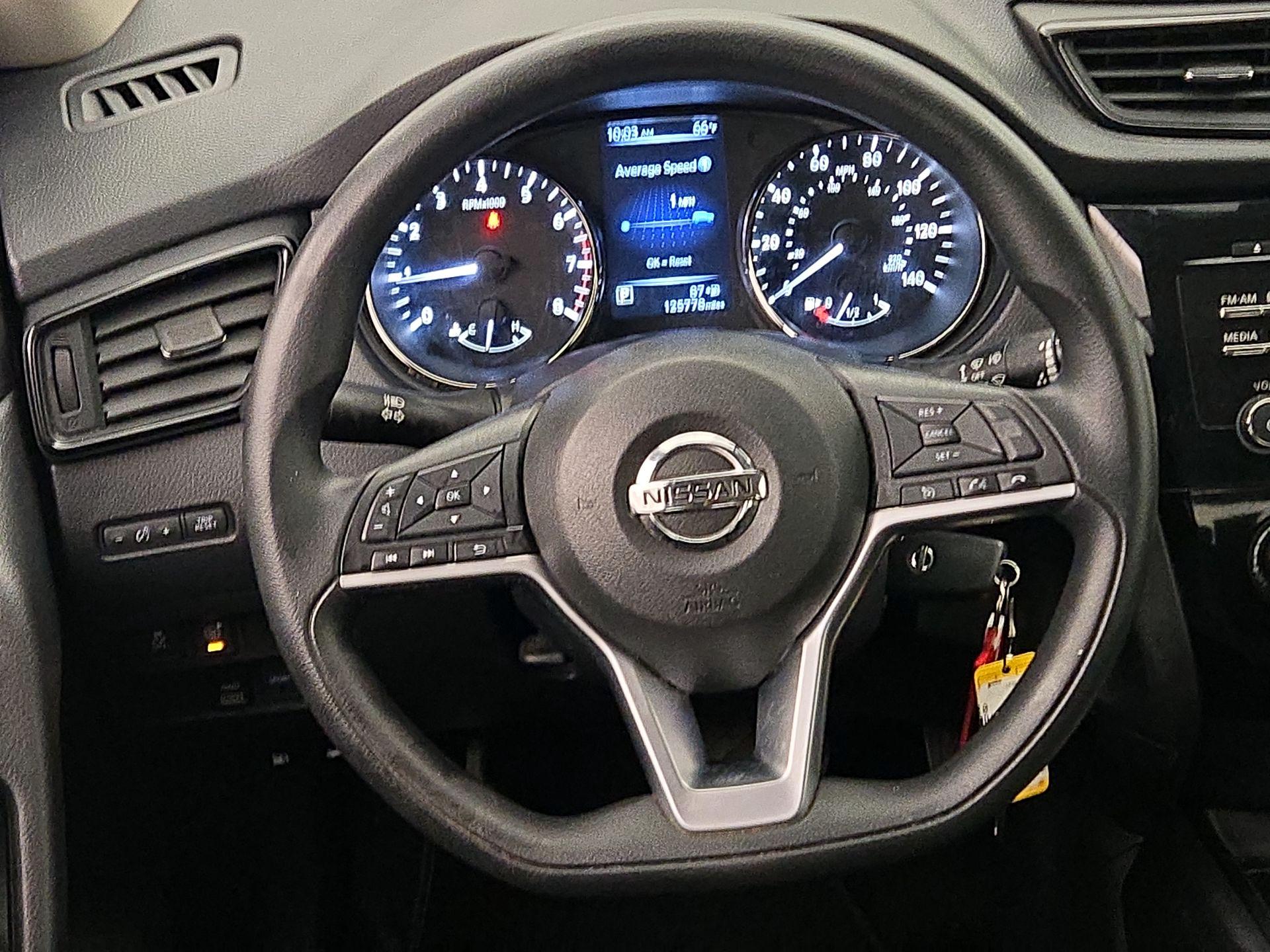 Thumbnail: 2017 Nissan Rogue - 10