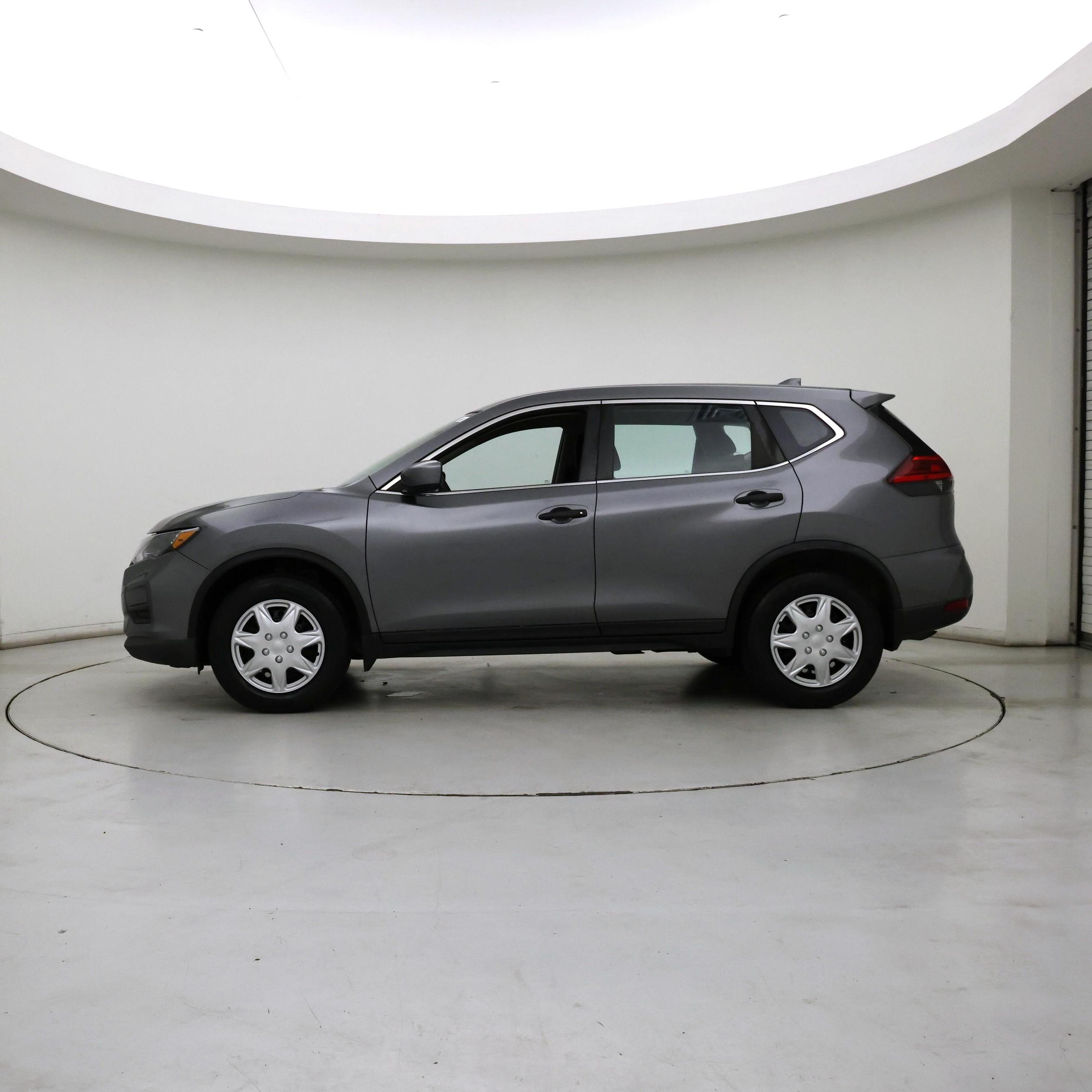 Thumbnail: 2017 Nissan Rogue - 3