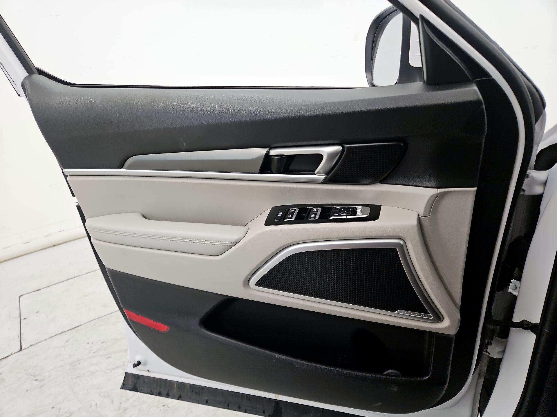 Thumbnail: 2022 Kia Telluride - 12